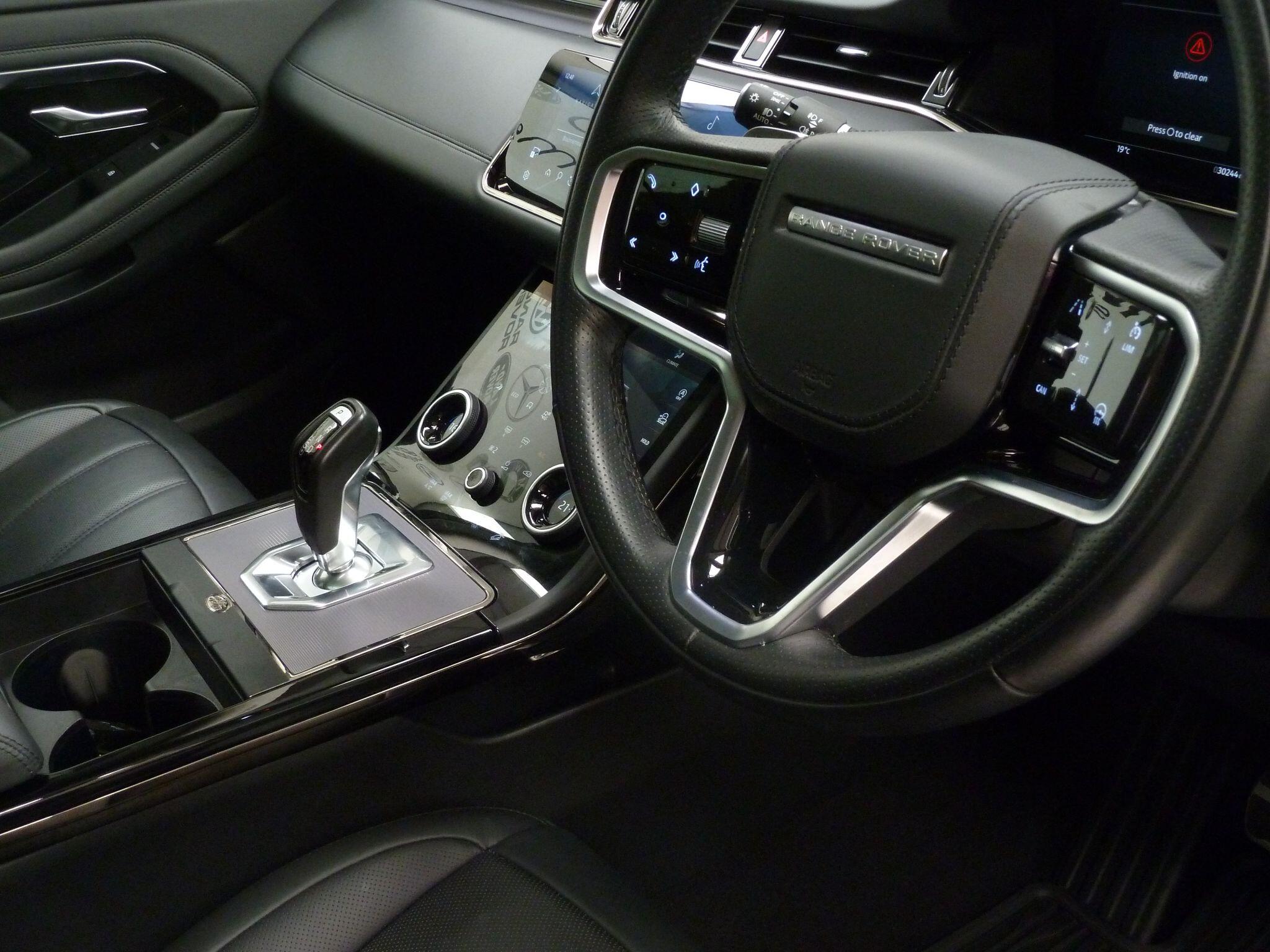 Land Rover Range Rover Evoque 2.0 D200  R-Dynamic SE   <br/><br/>PAN ROOF + BLACK PACK