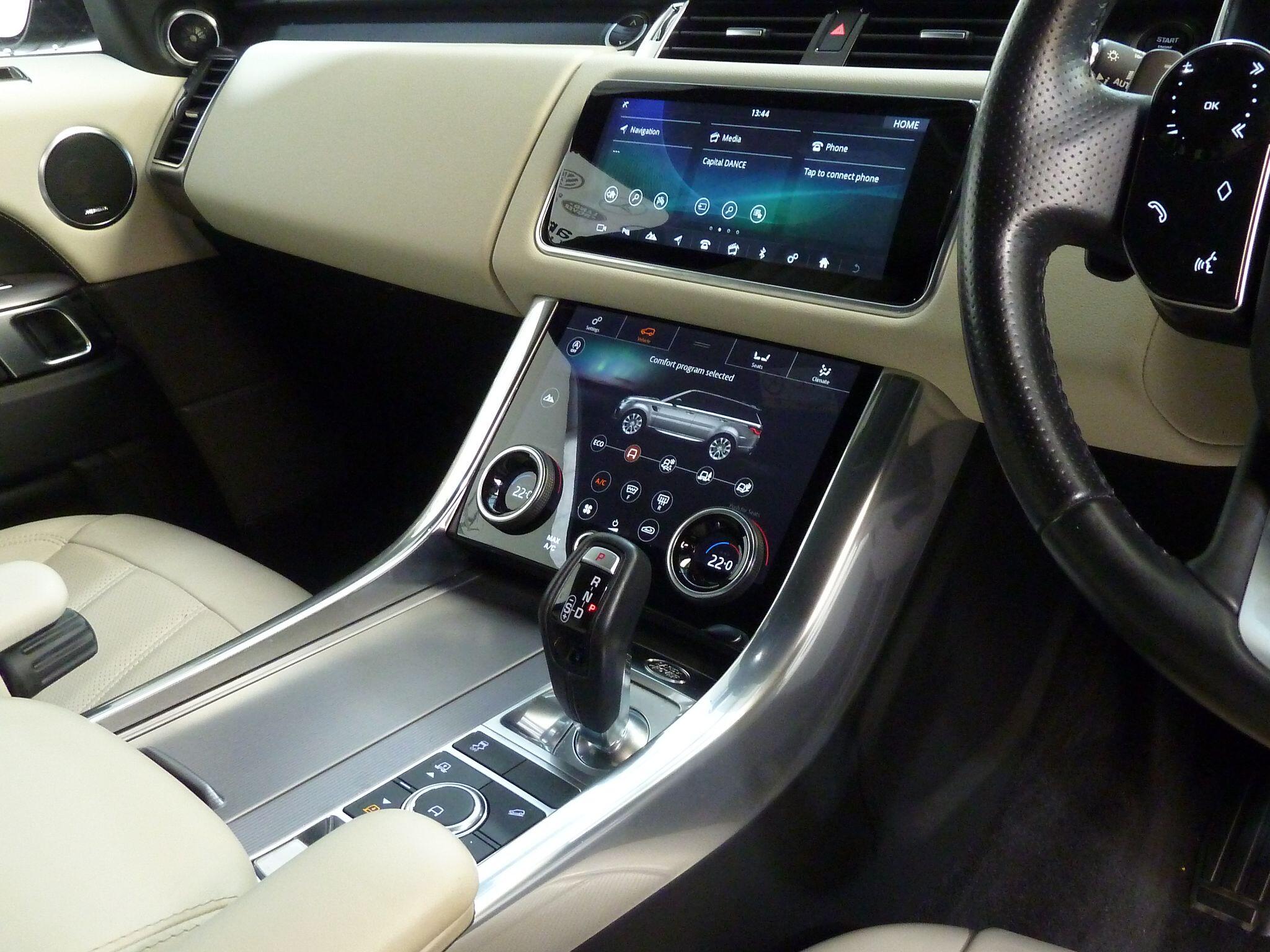 Land Rover Range Rover Sport 2.0 P400e  HSE   <br/><br/>PAN ROOF + BLACK PACK + STEPS