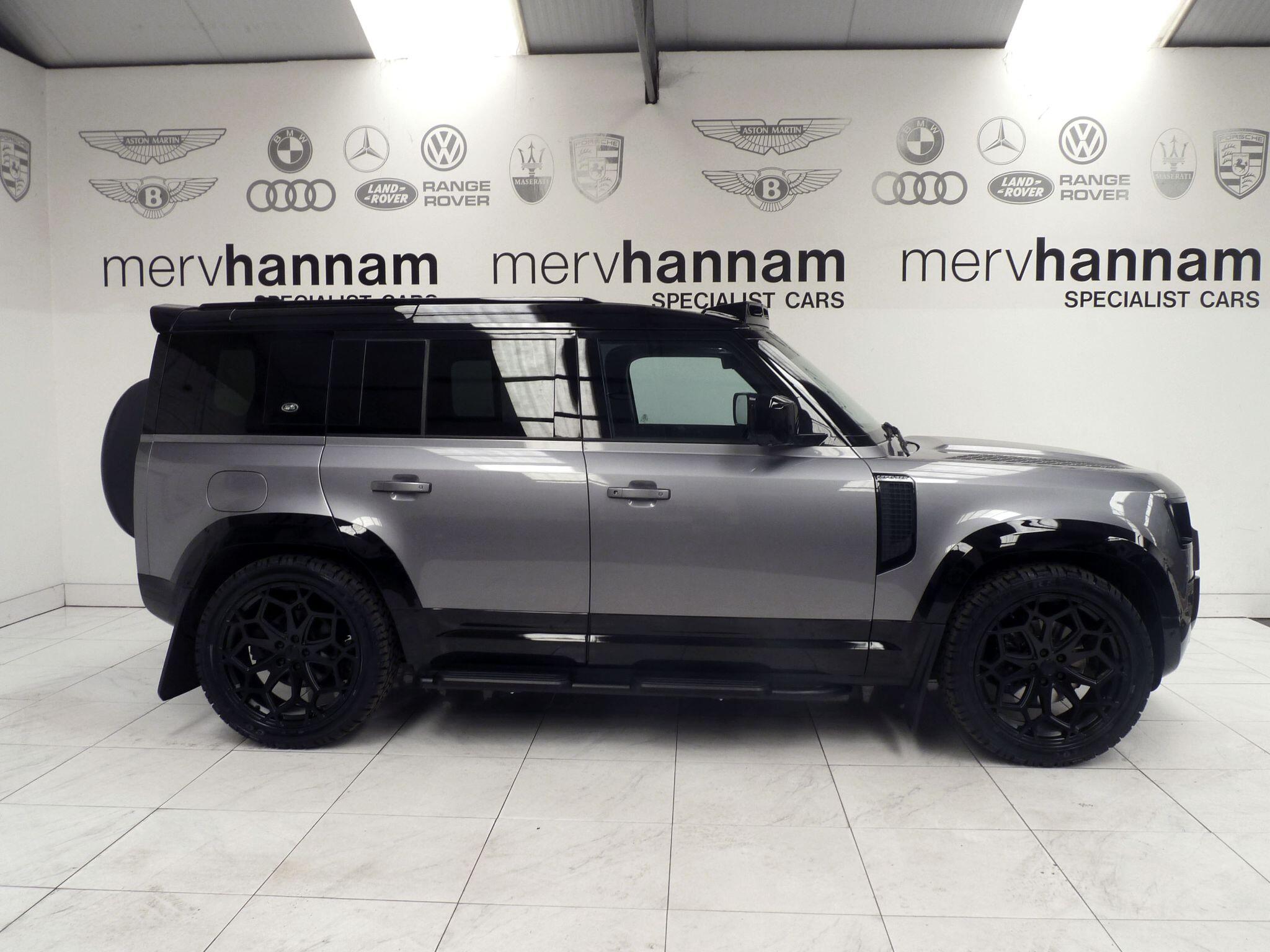 Land Rover Defender 110 2.0 P300 SE   <br/><br/>HAWKE EIGER EDITION