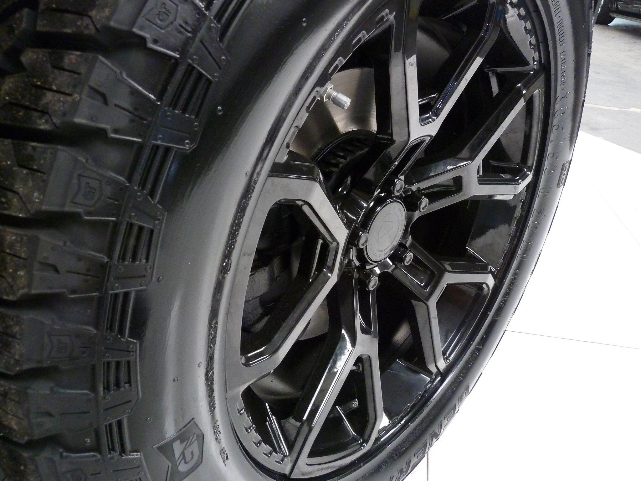 Land Rover Defender 110 2.0 SD4 SE   <br/><br/>PROJEX BLACK EDITION