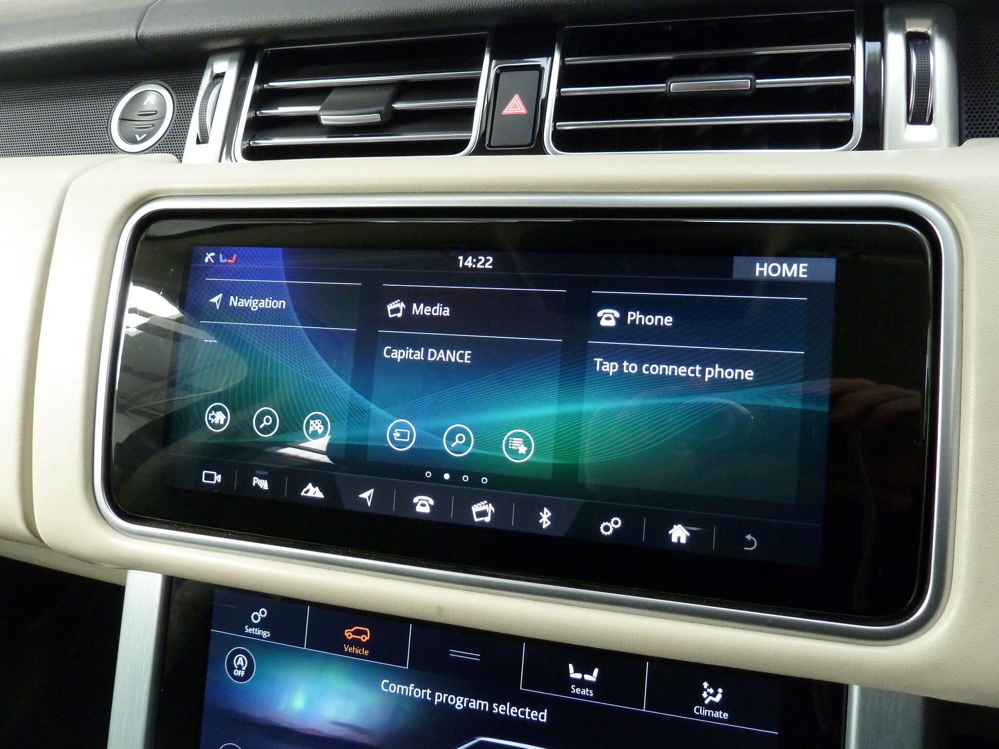 Land Rover Range Rover 3.0 P400  Vogue   <br/><br/>PAN ROOF + BLACK PACK + TV