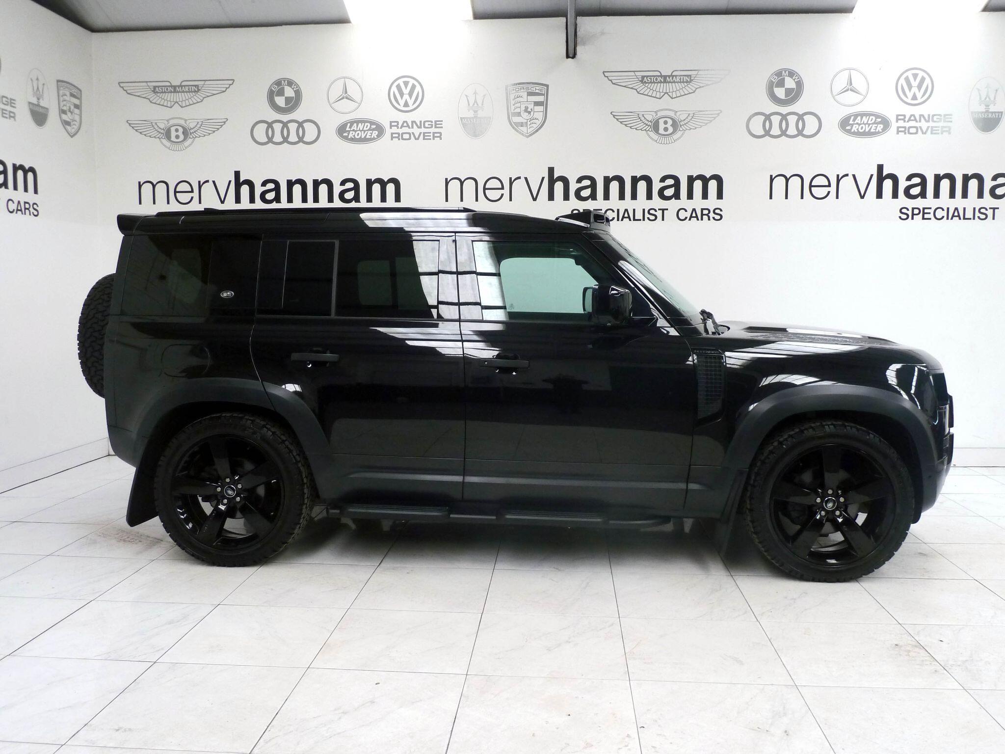 Land Rover Defender 110 2.0 SD4 S SUV  Diesel   (200 ps)<br/><br/>BLACK PACK +STEPS +ROOF LIGHTS