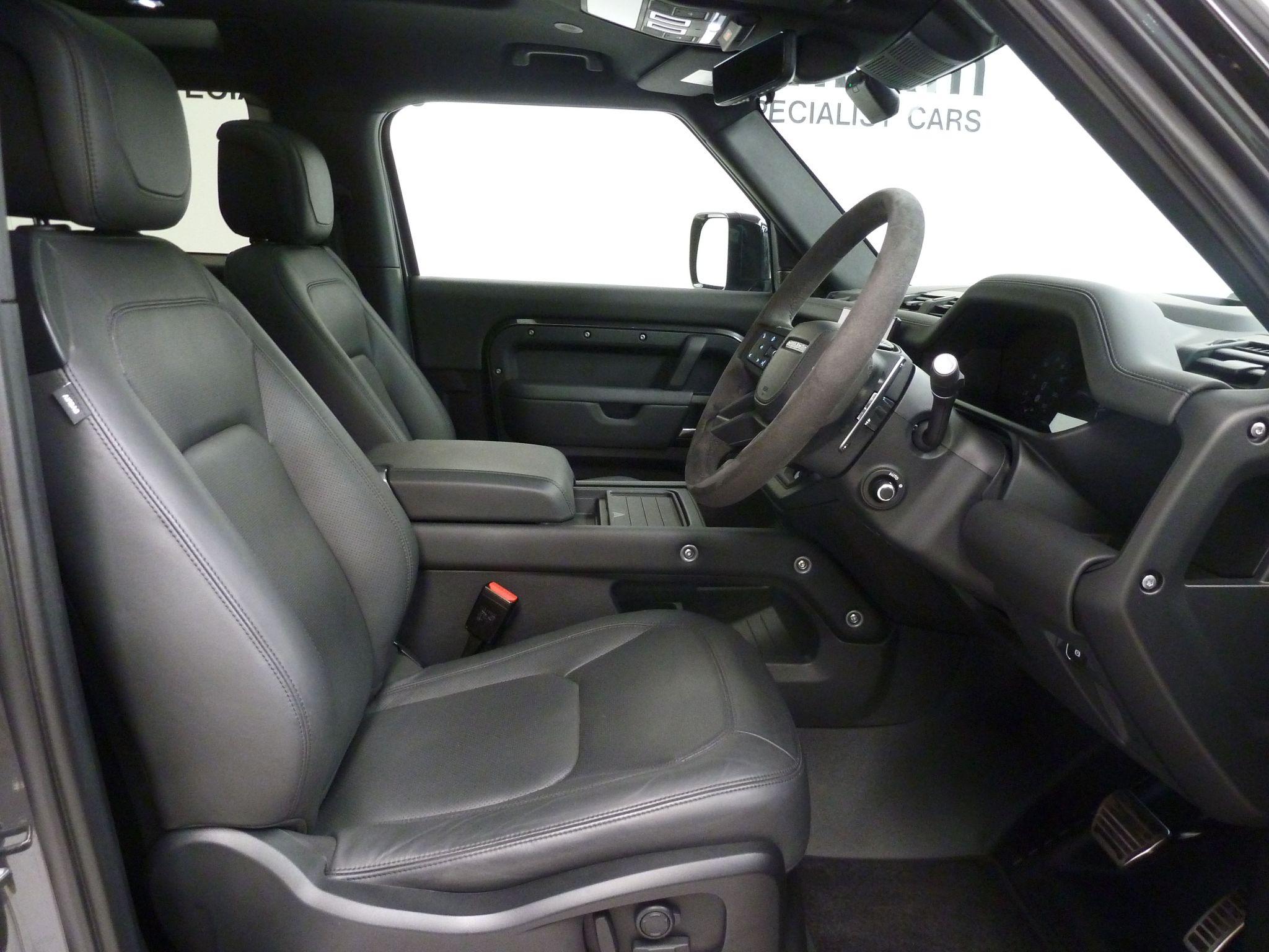 Land Rover Defender 90 5.0 P525 V8   <br/><br/>WIDETRACK +ROOF LIGHTS  +STEPS