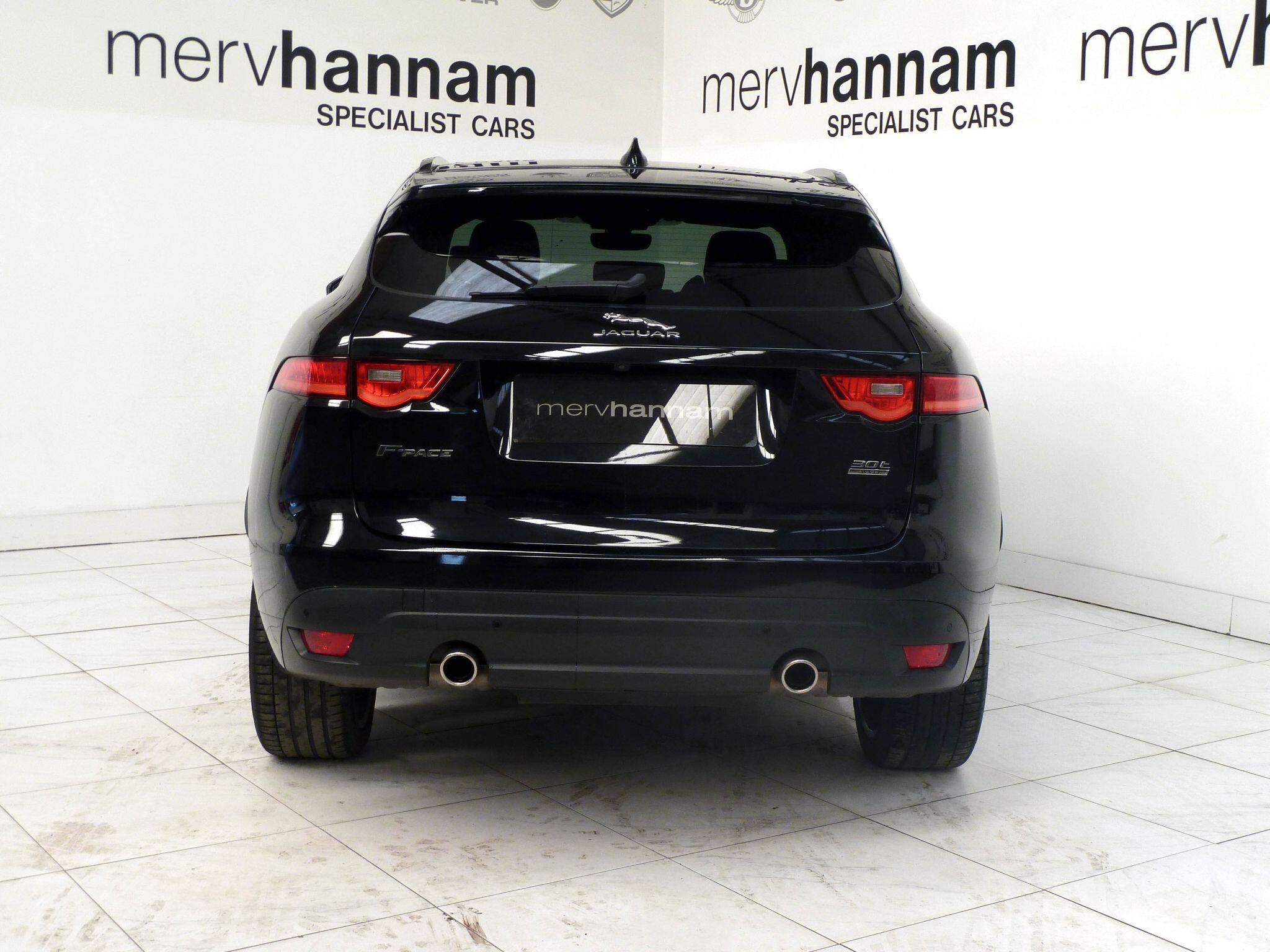 Jaguar F-PACE 2.0 P300 R-SportAWD   <br/><br/>BLACK PACK + 22″ ALLOY WHEELS