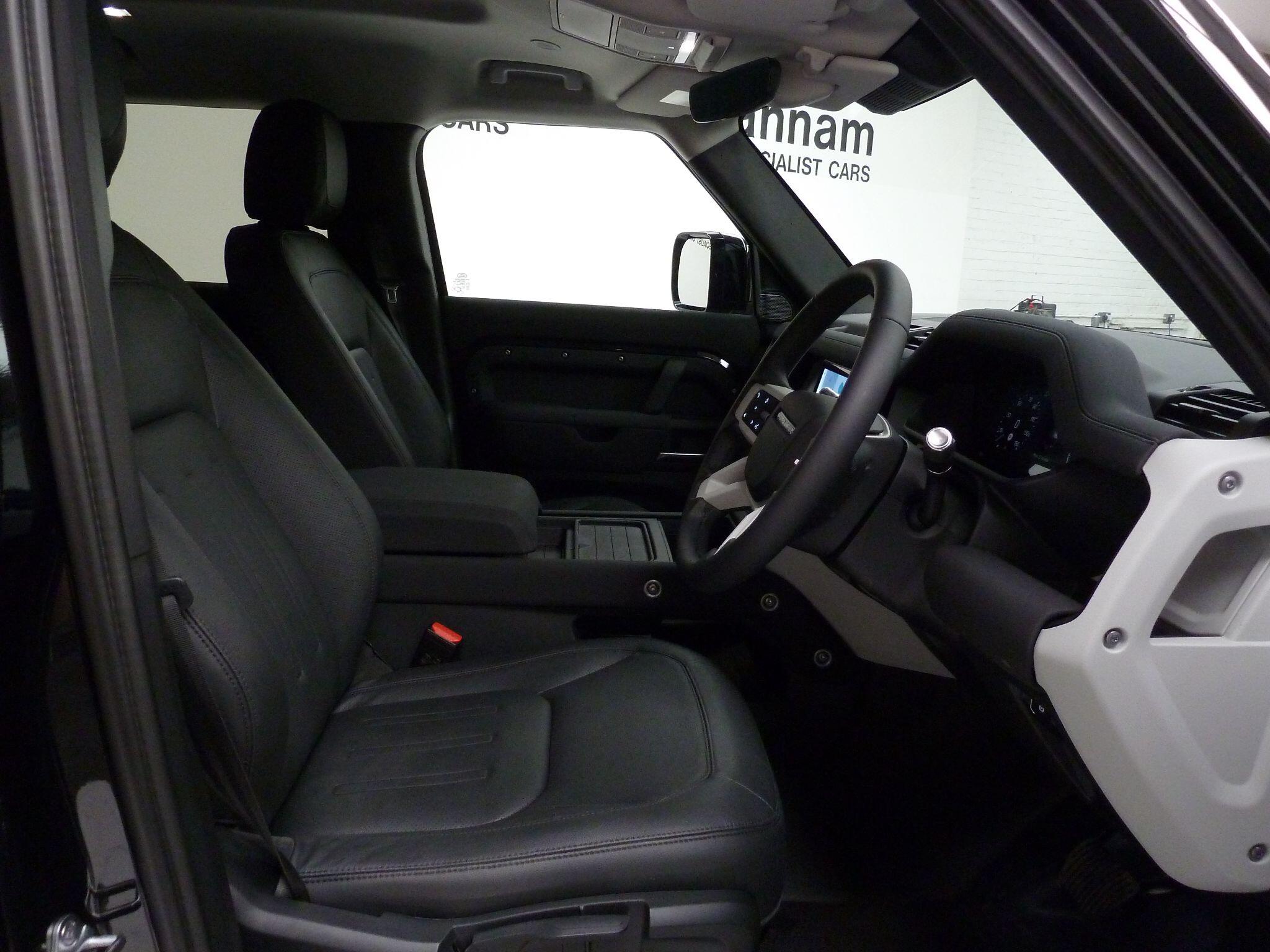 Land Rover Defender 90 3.0 P400  XS Edition   <br/><br/>HAWKE BLACK EDITION 90