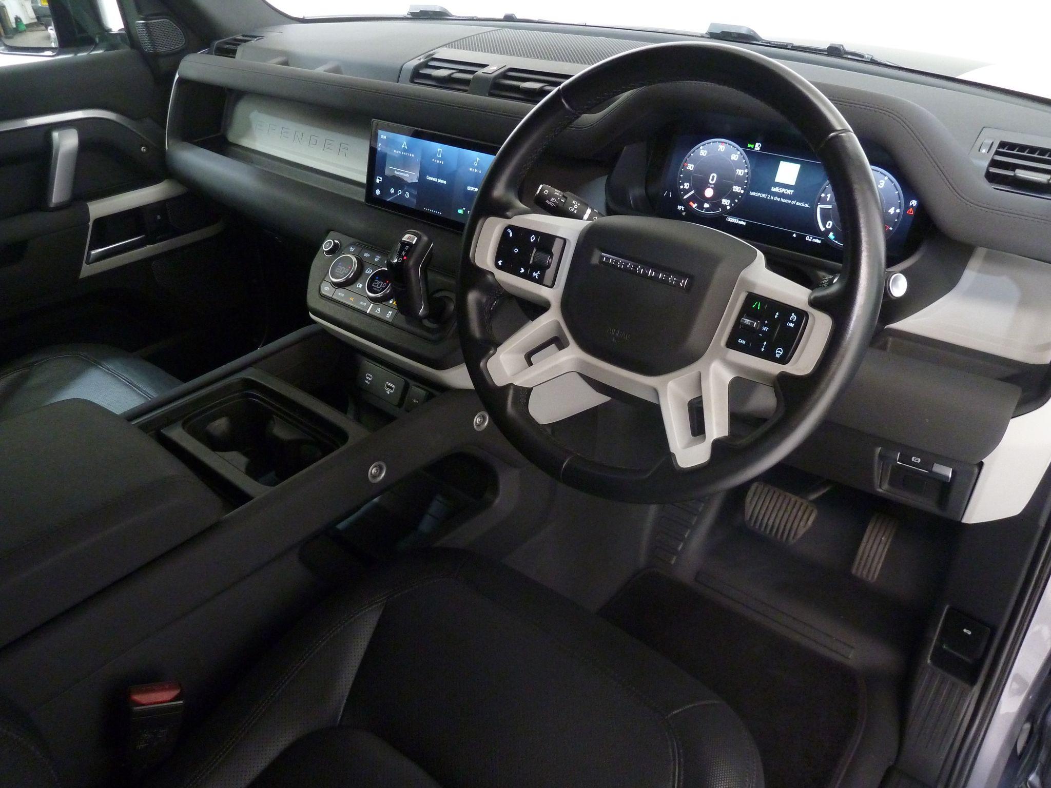 Land Rover Defender 110 2.0 P400e 15.4kWh XS Edition   <br/><br/>BLACK EXTERIOR DESIGN PACK