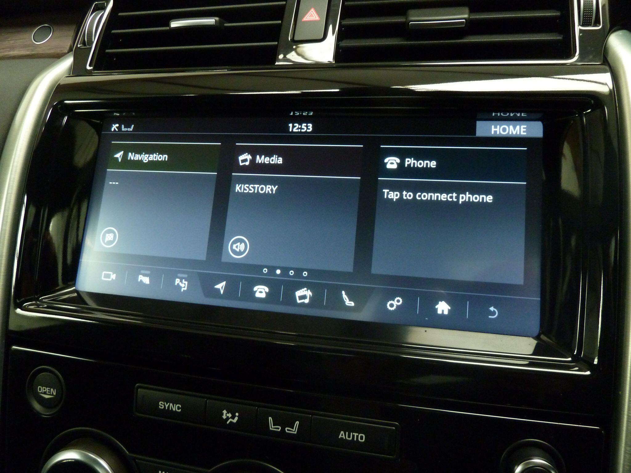 Land Rover Discovery 2.0 Si4 HSE   <br/><br/>BLACK PACK + PAN ROOF + STEPS