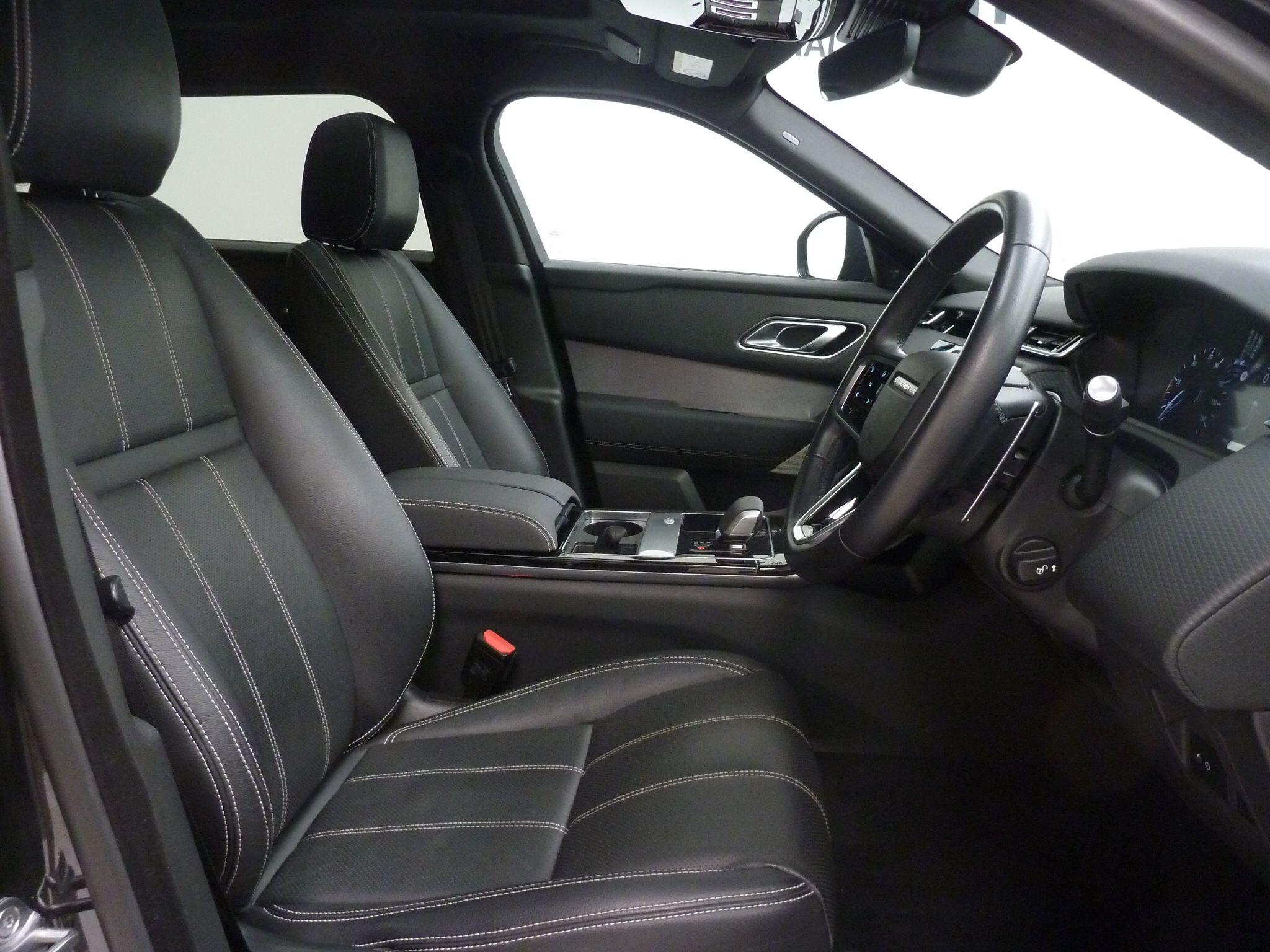 Land Rover Range Rover Velar 2.0 D200  Edition   <br/><br/>OPENING PAN ROOF + BLACK PACK