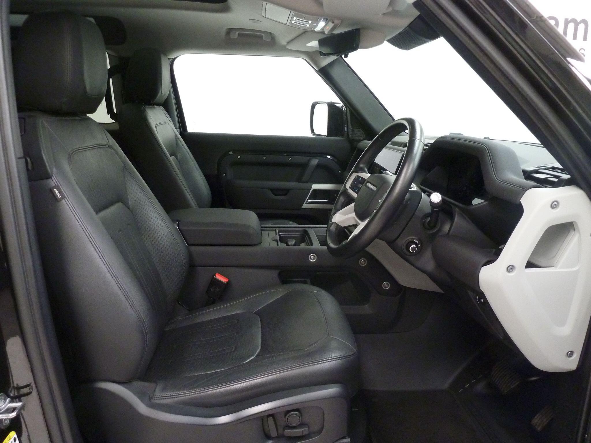 Land Rover Defender 90 3.0 D250  X-Dynamic SE SUV  Diesel   (250 ps)<br/><br/>HAWKE XS EDITION