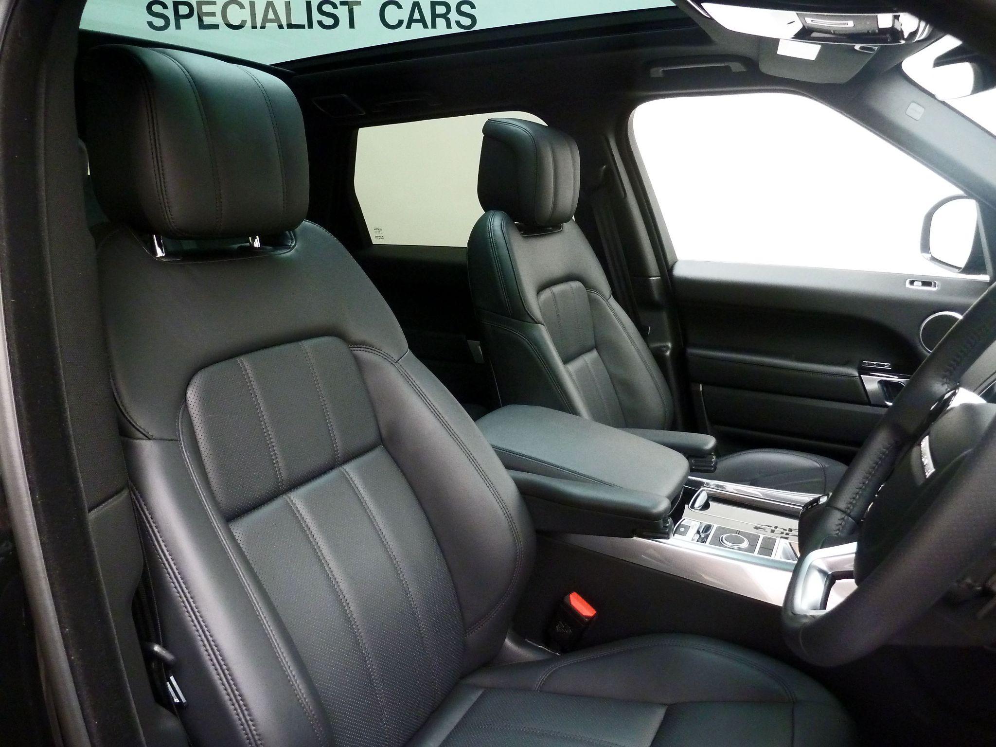 Land Rover Range Rover Sport 2.0 P400e  HSE Dynamic Black   <br/><br/>BLACK PACK + PAN ROOF + STEPS