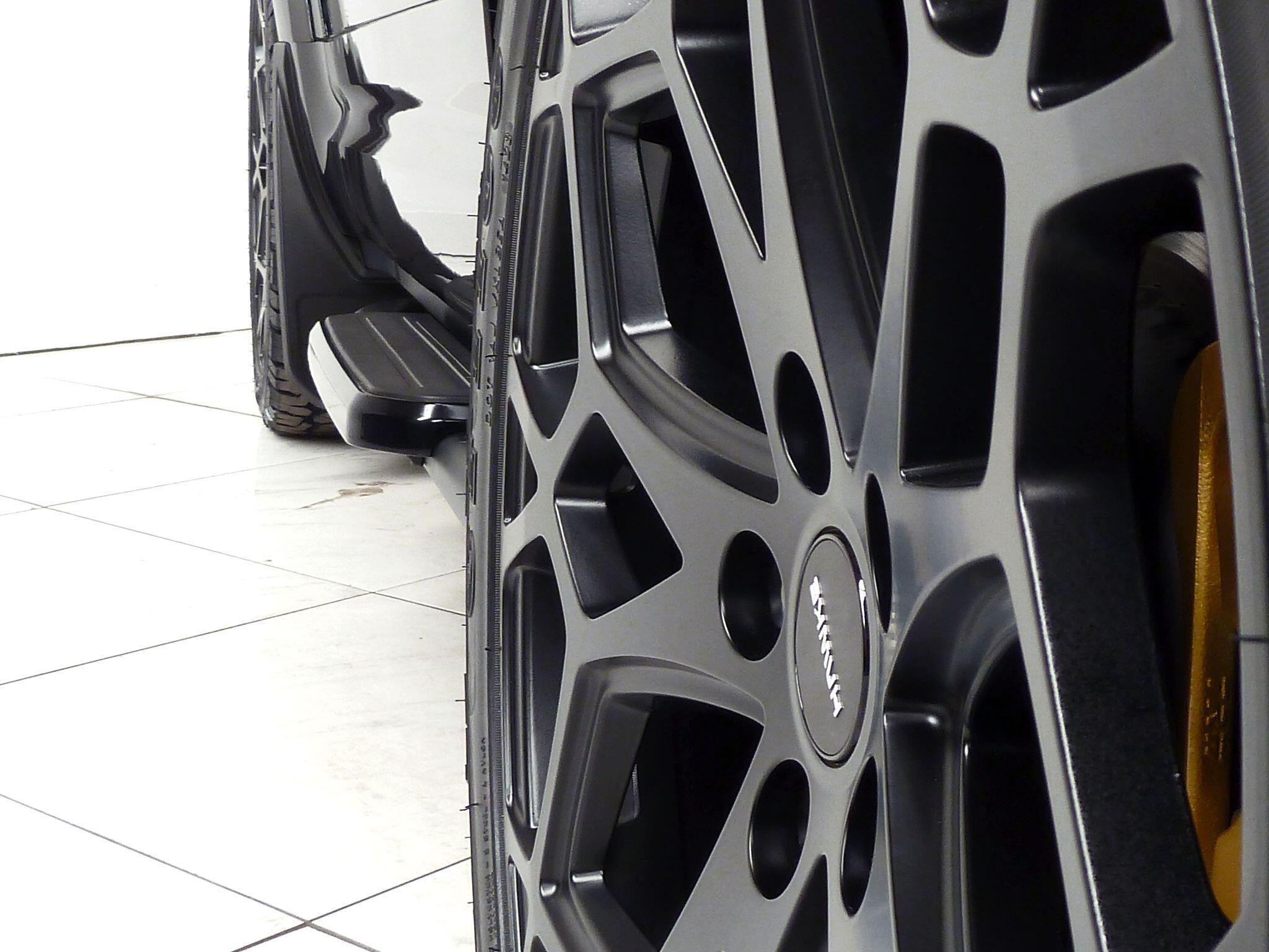 Land Rover Defender 90 3.0 D250  X-Dynamic HSE   <br/><br/>HAWKE BLACK EDITION 90