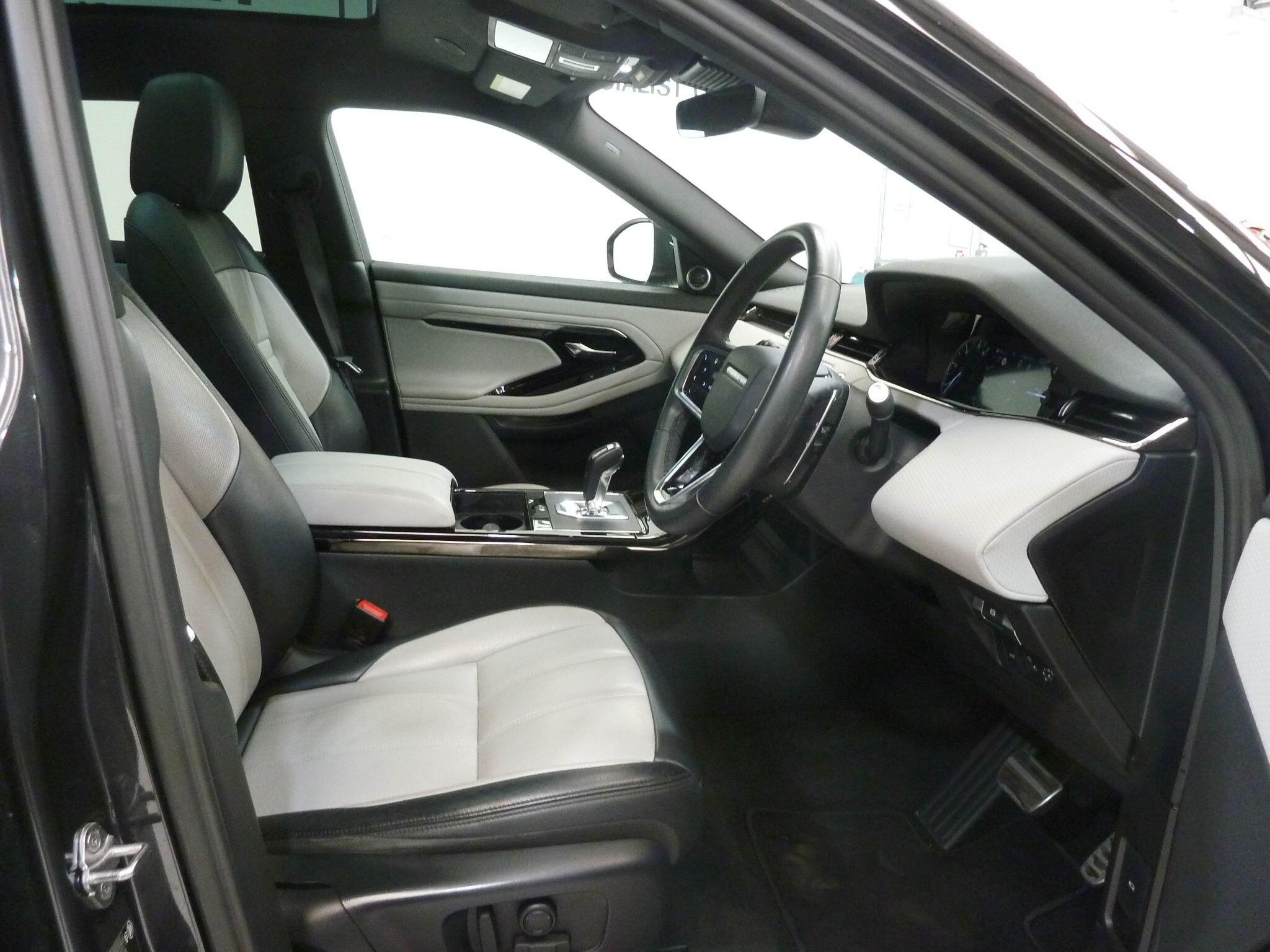 Land Rover Range Rover Evoque 2.0 D200  Edition   <br/><br/>BLACK EXTERIOR PACK + PAN ROOF