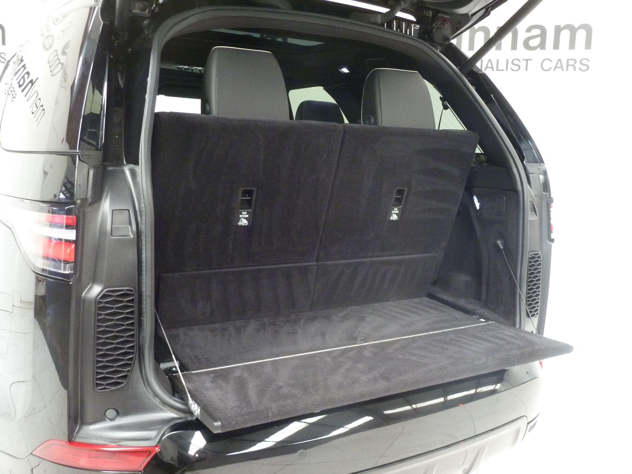 Land Rover Discovery 3.0 SD V6 HSE   <br/><br/>DYNAMIC DESIGN PACK + PAN ROOF