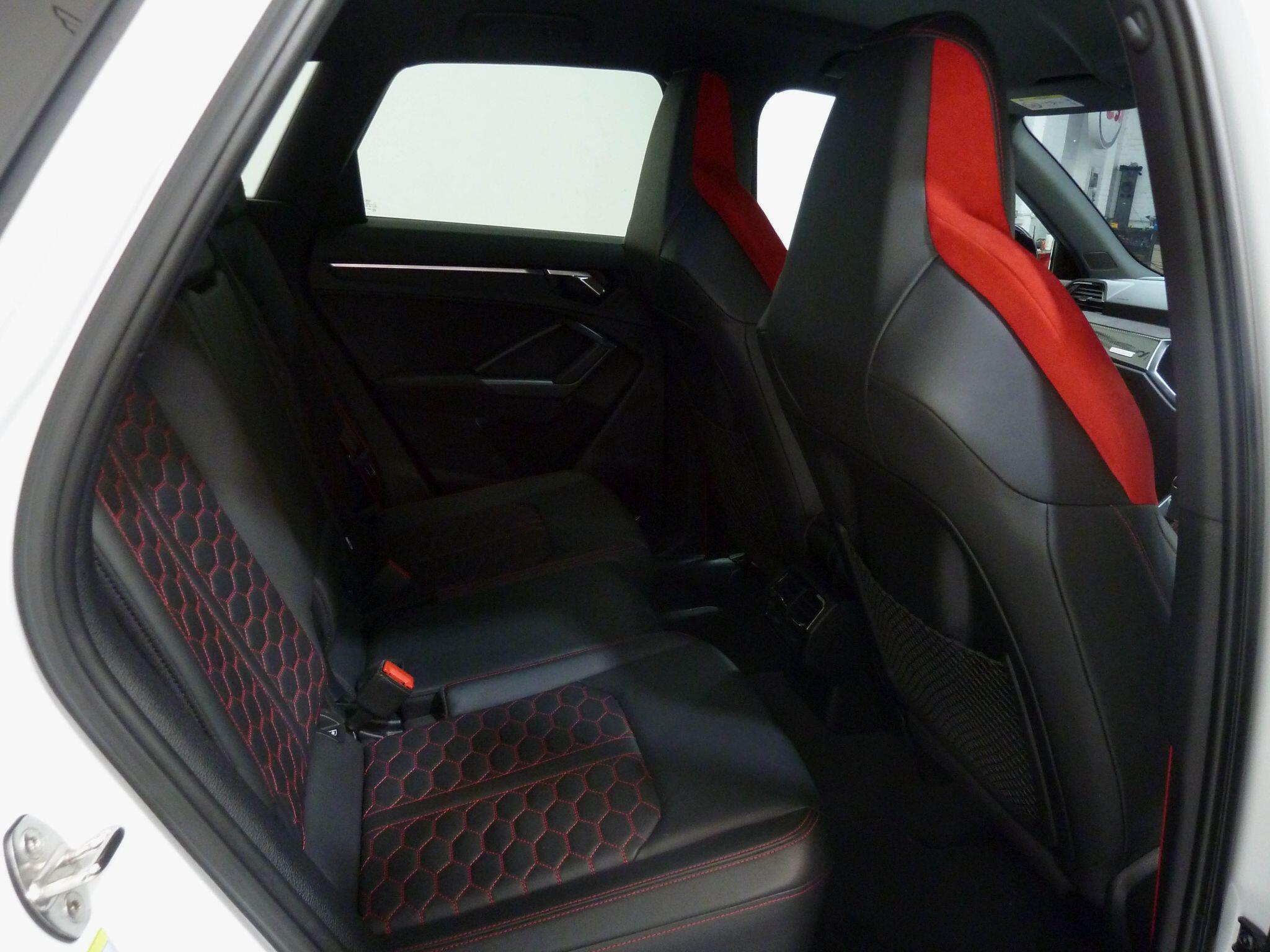 Audi RS Q3 2.5 TFSI S Tronic quattro   <br/><br/>CERAMIC BRAKES + RS SUSPENSION