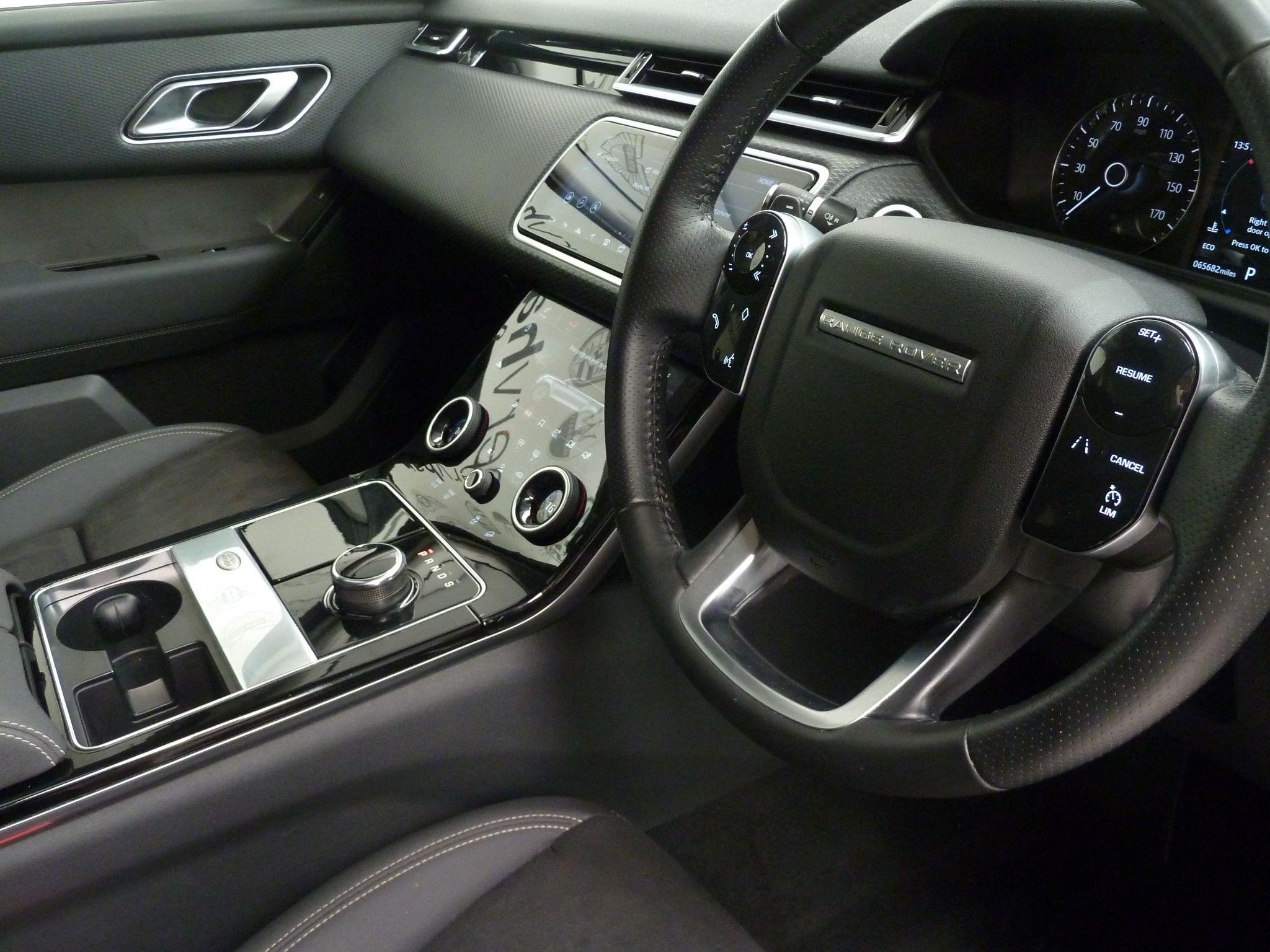 Land Rover Range Rover Velar 2.0 D180   <br/><br/>PAN ROOF + BLACK DESIGN PACK