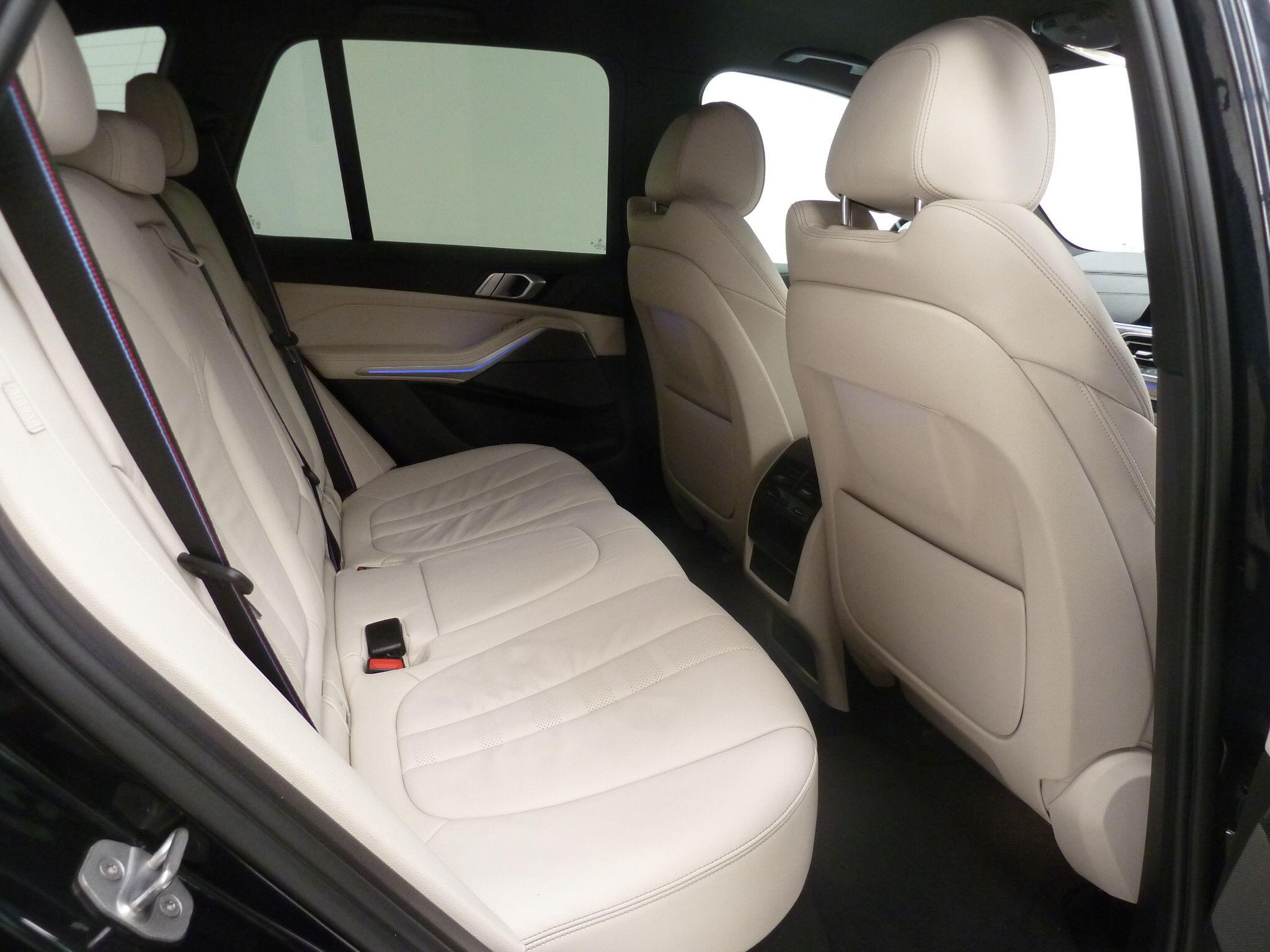 BMW X5 3.0 M50dxDrive   <br/><br/>BMW PERFORMANCE BLACK PACKAGE