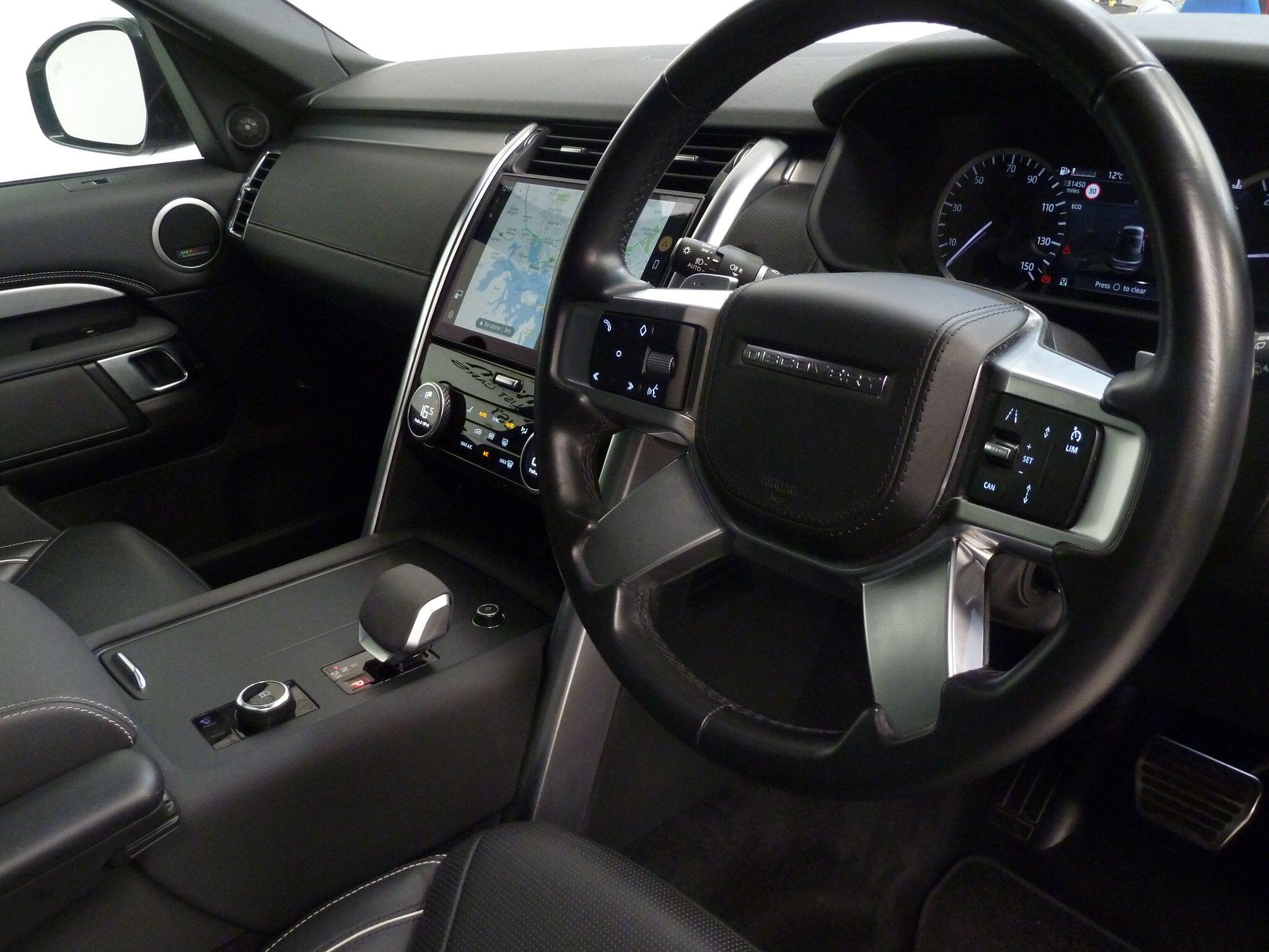 Land Rover Discovery 3.0 D250  R-Dynamic S   <br/><br/>PAN ROOF + BLACK PACK