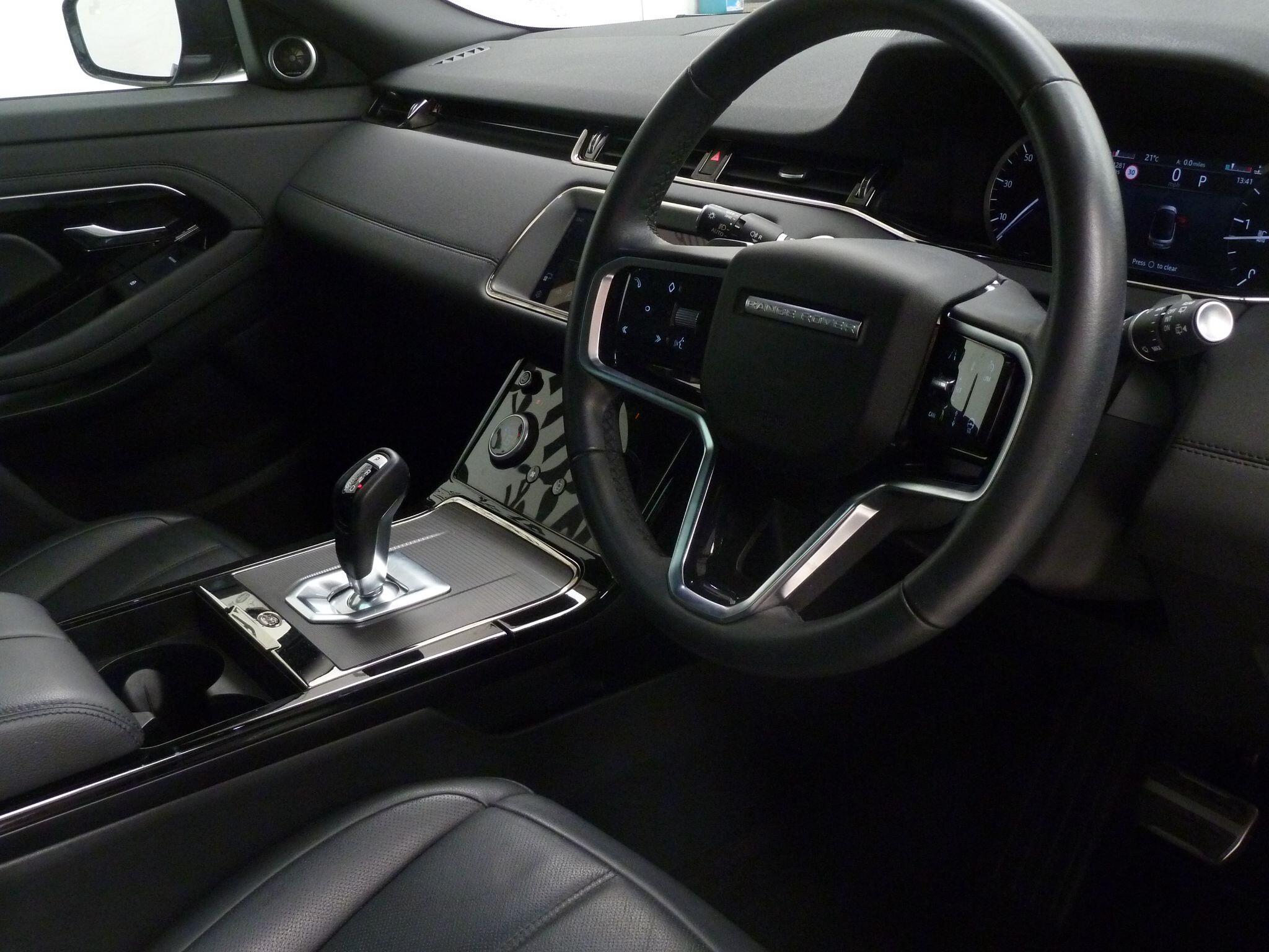 Land Rover Range Rover Evoque 2.0 D200  R-Dynamic SE   <br/><br/>PAN ROOF + BLACK PACK