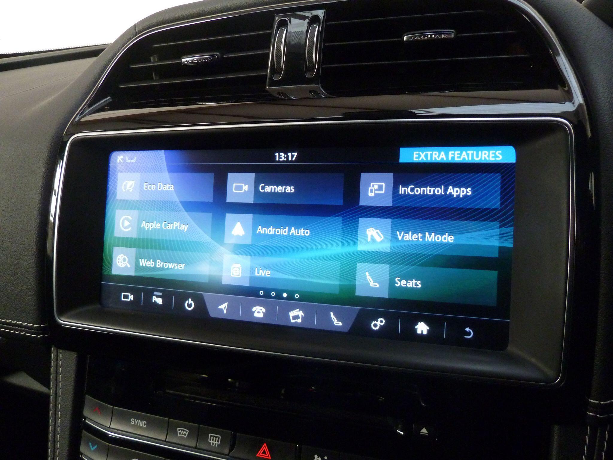 Jaguar F-PACE 2.0 P300 R-SportAWD   <br/><br/>BLACK PACK + 22″ ALLOY WHEELS