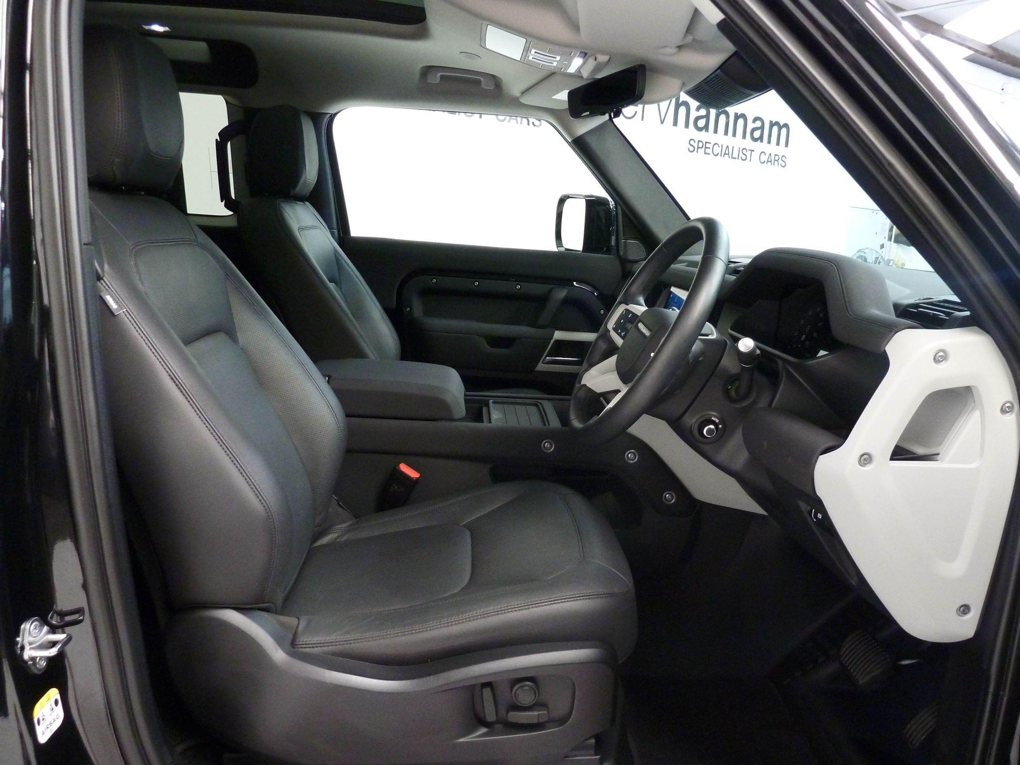 Land Rover Defender 110 2.0 P400e 15.4kWh XS Edition   <br/><br/>BLACK EXTERIOR DESIGN PACK