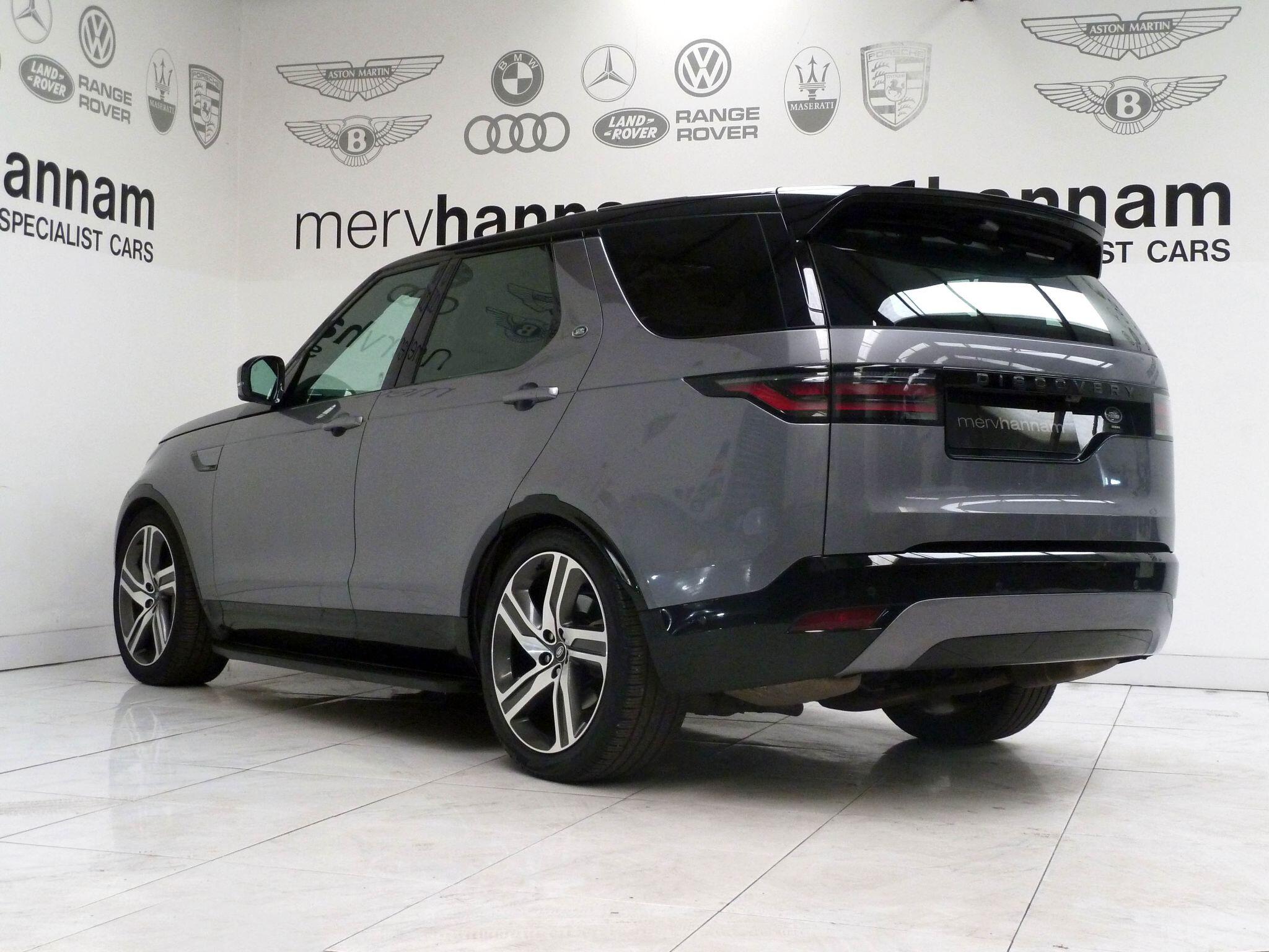 Land Rover Discovery 3.0   R-Dynamic HSE   <br/><br/>PAN ROOF + BLACK PACK + STEPS