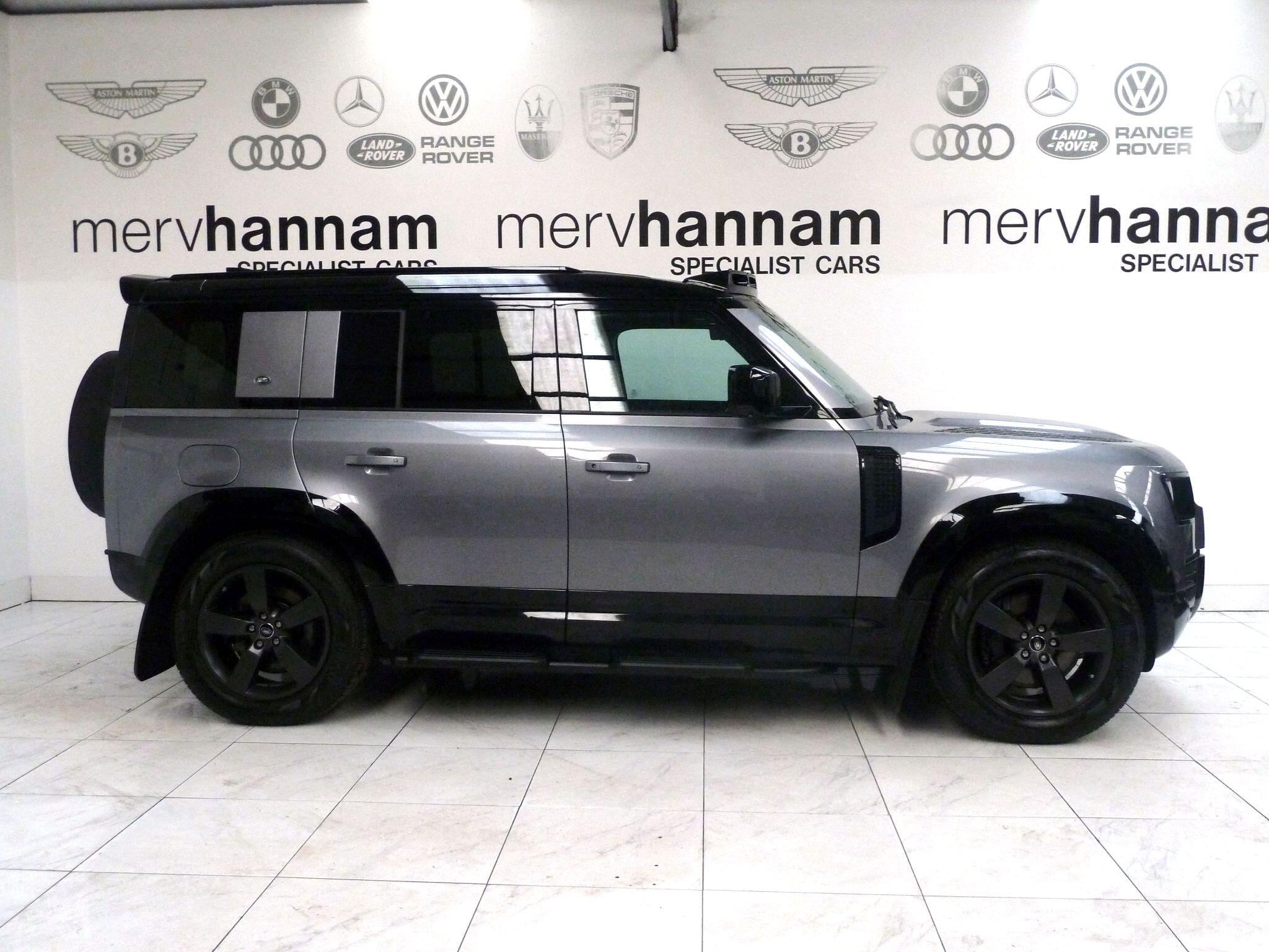 Land Rover Defender 110 2.0 P400e 15.4kWh X-Dynamic S   <br/><br/>ROOF LIGHTS + STEPS + 6 SEATS