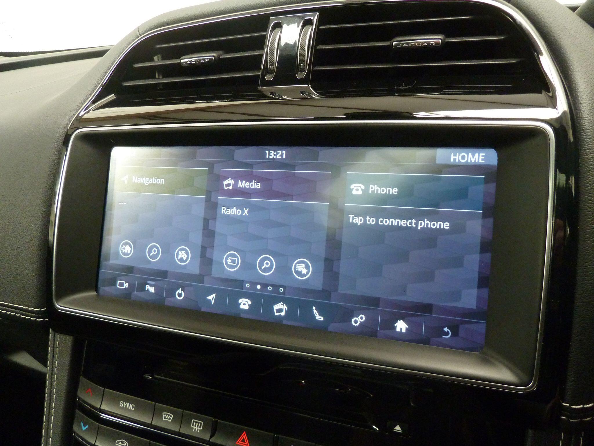 Jaguar F-PACE 2.0 D180 Chequered FlagAWD   <br/><br/>PAN ROOF + BLACK DESIGN PACK