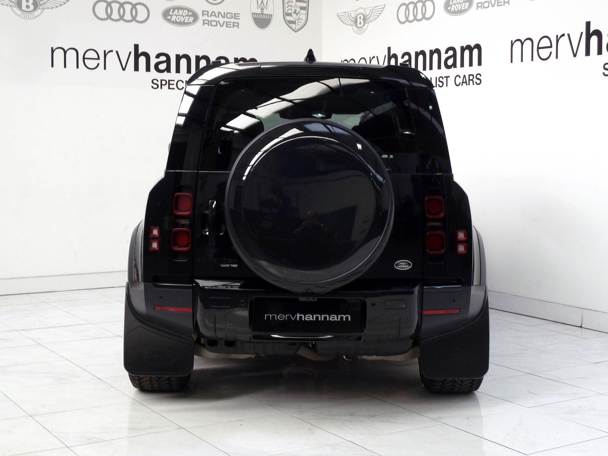 Land Rover Defender 110 2.0 SD4 SE   <br/><br/>PROJEX BLACK EDITION