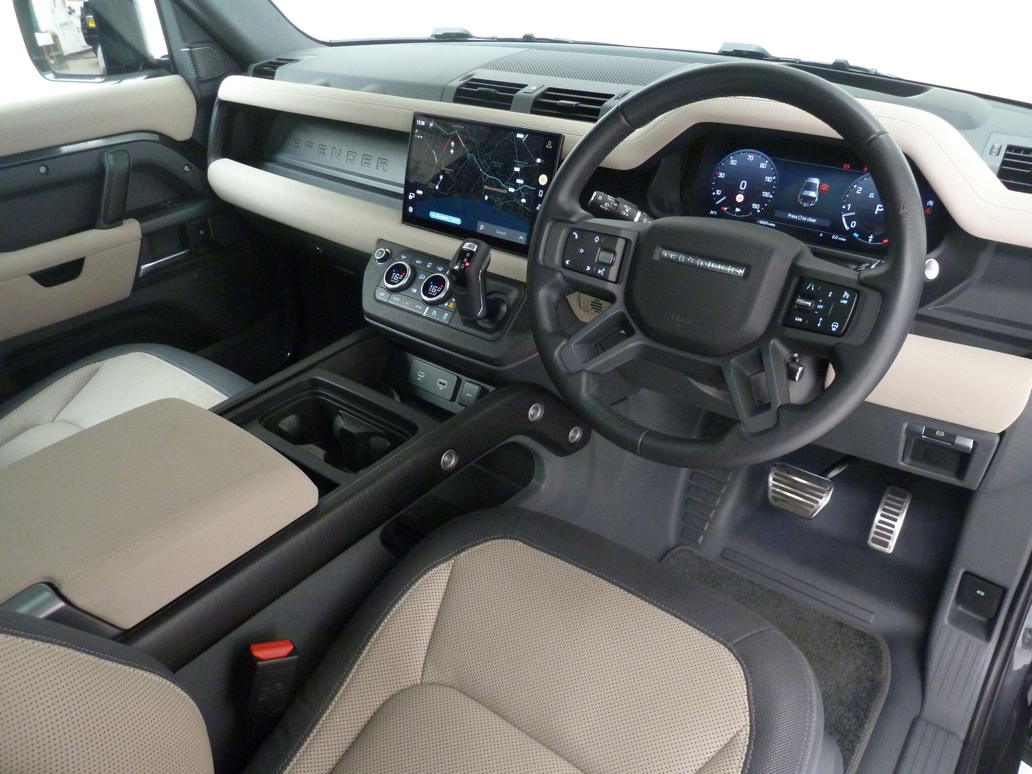 Land Rover Defender 90 3.0 P400  X   <br/><br/>PAN ROOF + HUD + BLACK PACK