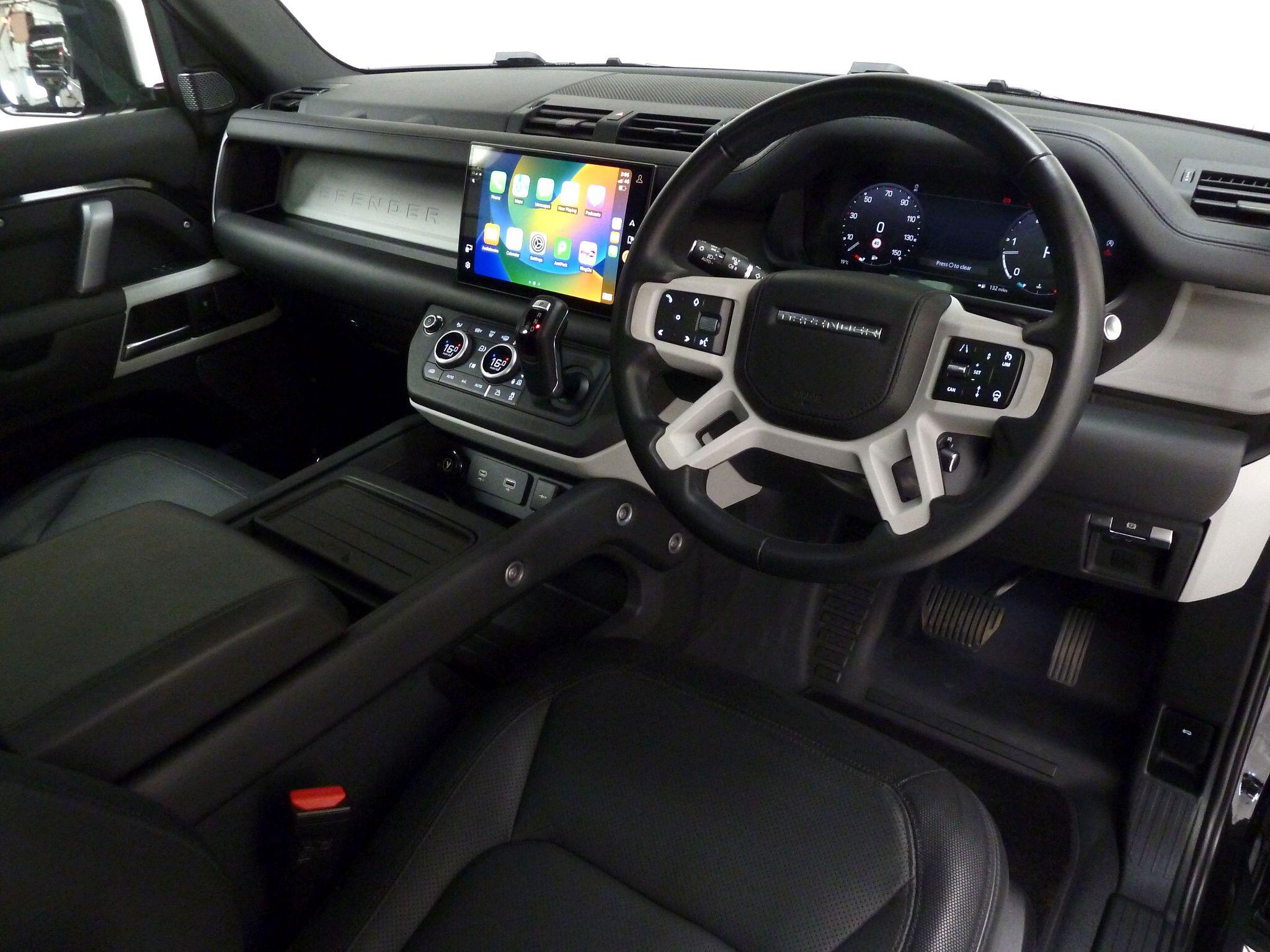 Land Rover Defender 90 3.0 D250  X-Dynamic HSE   <br/><br/>HAWKE BLACK EDITION 90
