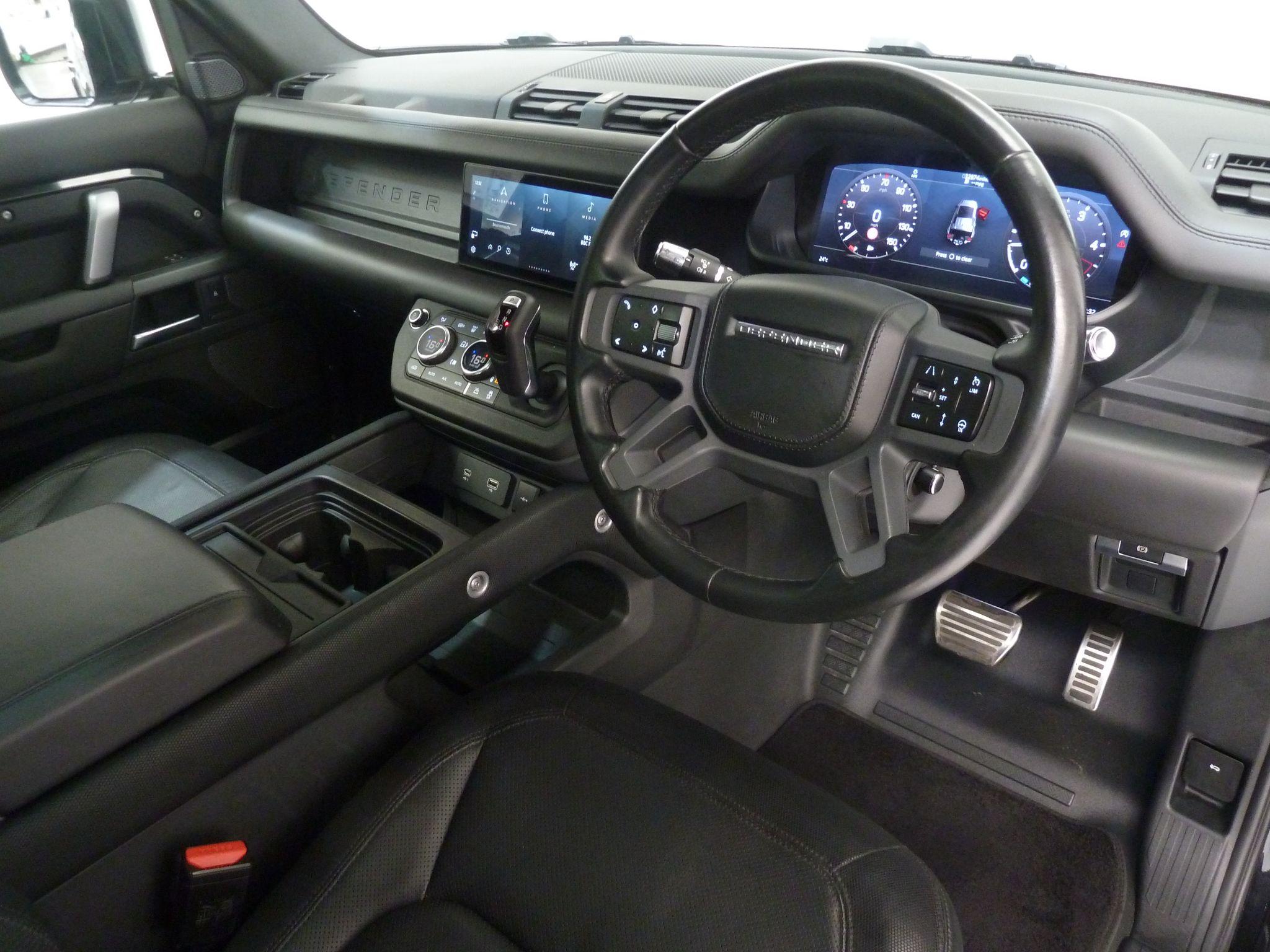 Land Rover Defender 110 3.0 D250  X-Dynamic HSE   <br/><br/>HAWKE BLACK EDITION