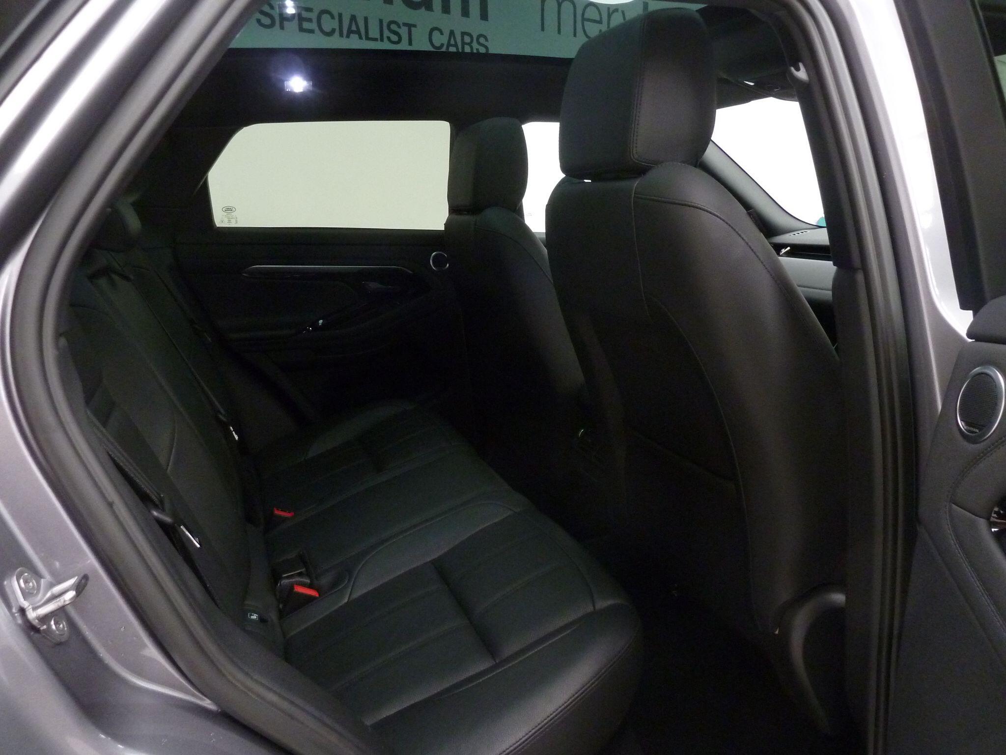 Land Rover Range Rover Evoque 2.0 D200  R-Dynamic SE   <br/><br/>PAN ROOF + BLACK PACK