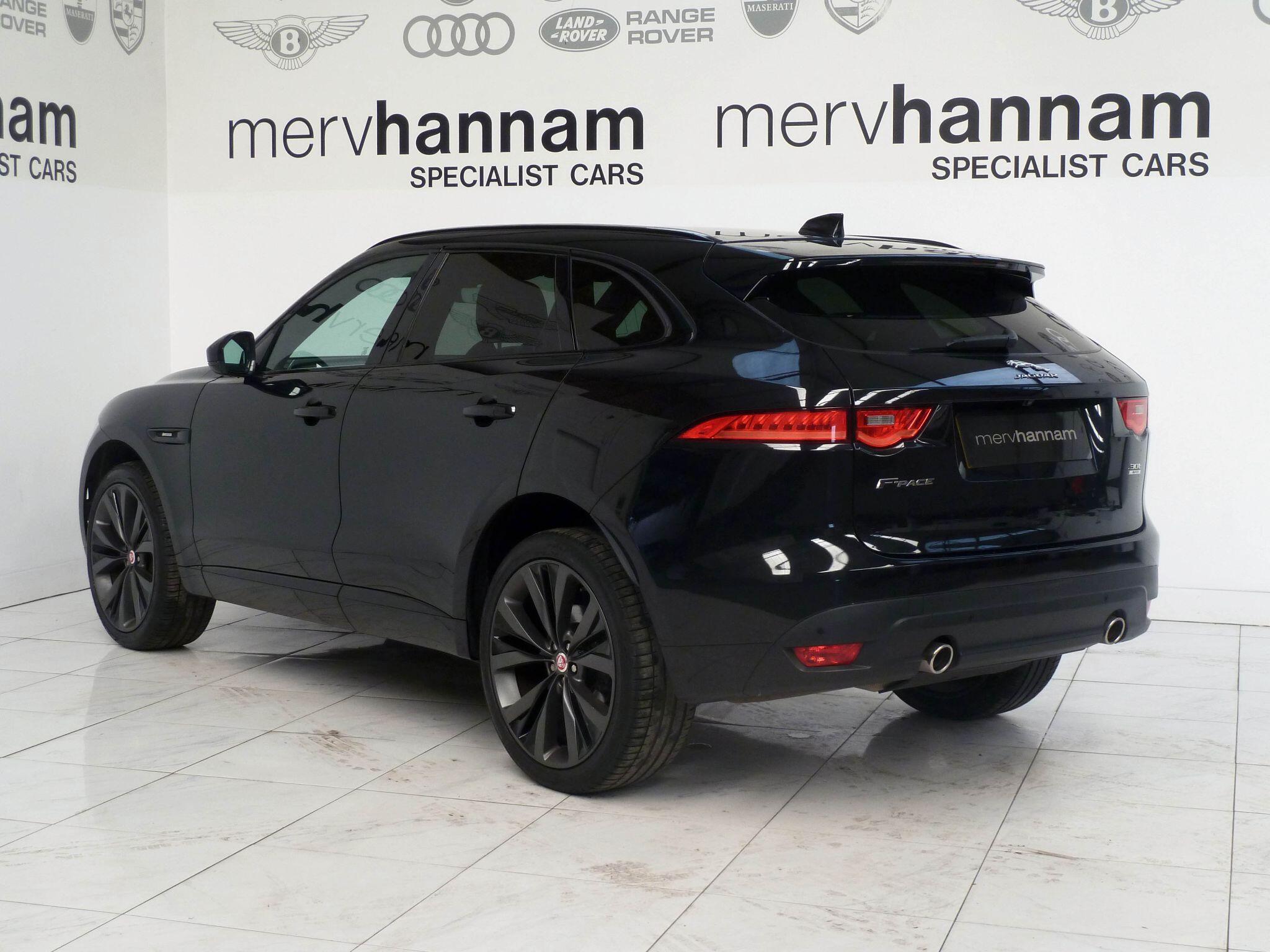 Jaguar F-PACE 2.0 P300 R-SportAWD   <br/><br/>BLACK PACK + 22″ ALLOY WHEELS