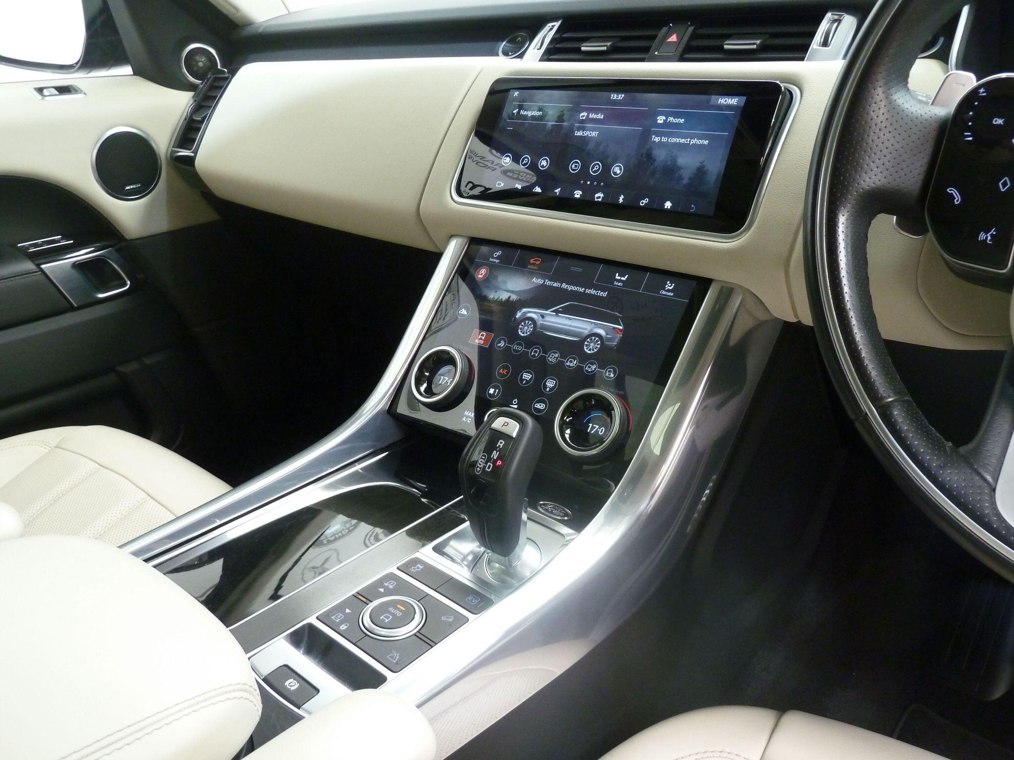 Land Rover Range Rover Sport 2.0 P400e  HSE Silver   <br/><br/>PAN ROOF + BLACK PACK + STEPS