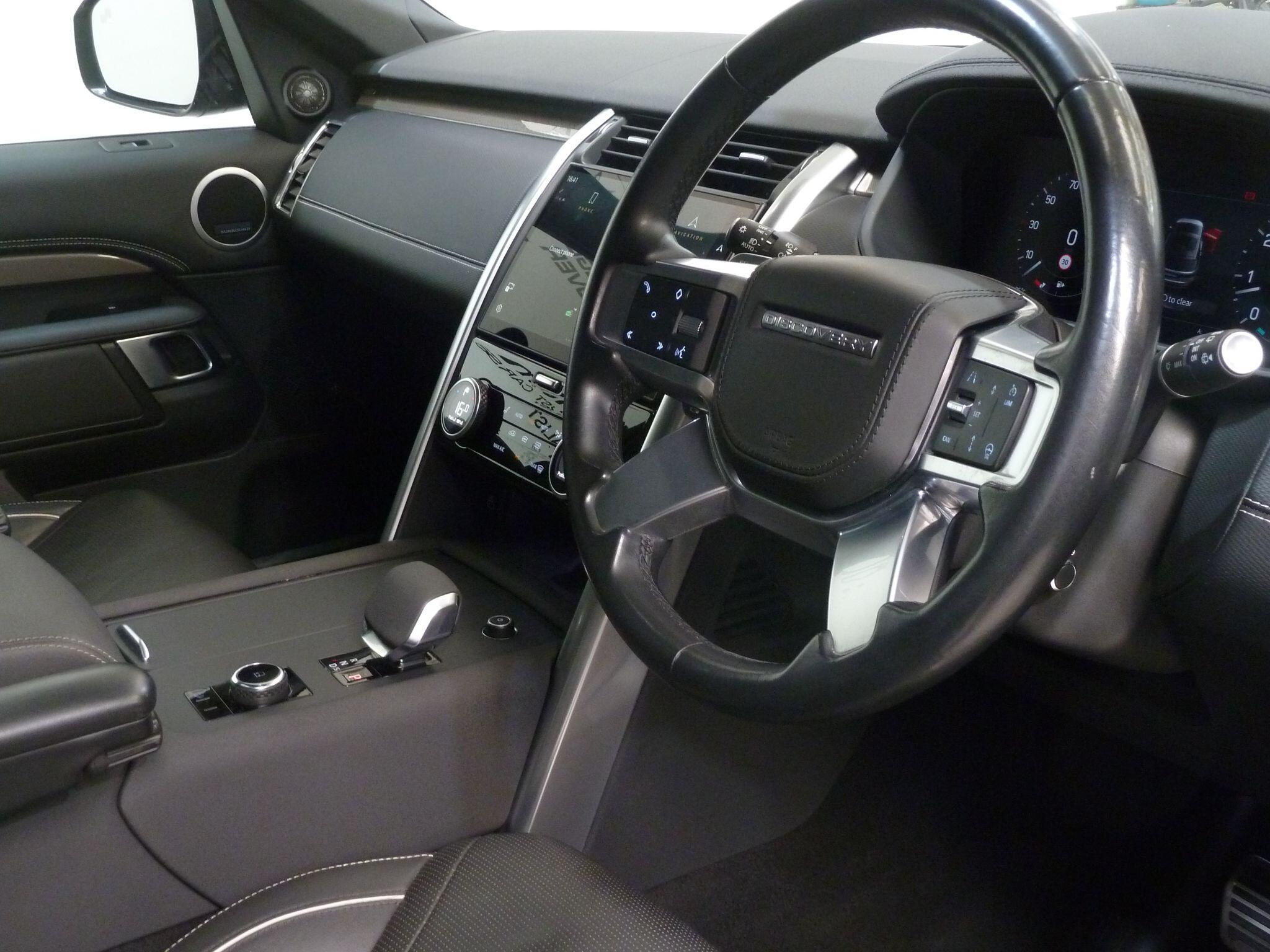 Land Rover Discovery 3.0 P360  Metropolitan Edition   <br/><br/>PAN ROOF + HUD + BLACK PACK