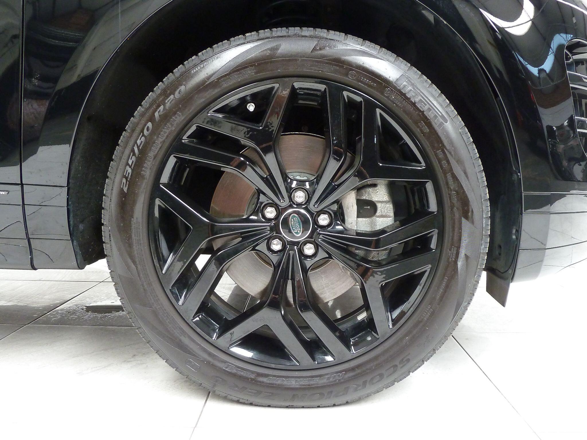 Land Rover Range Rover Evoque 1.5 P300e 12.2kWh R-Dynamic SE   <br/><br/>BLACK STYLING PACKAGE