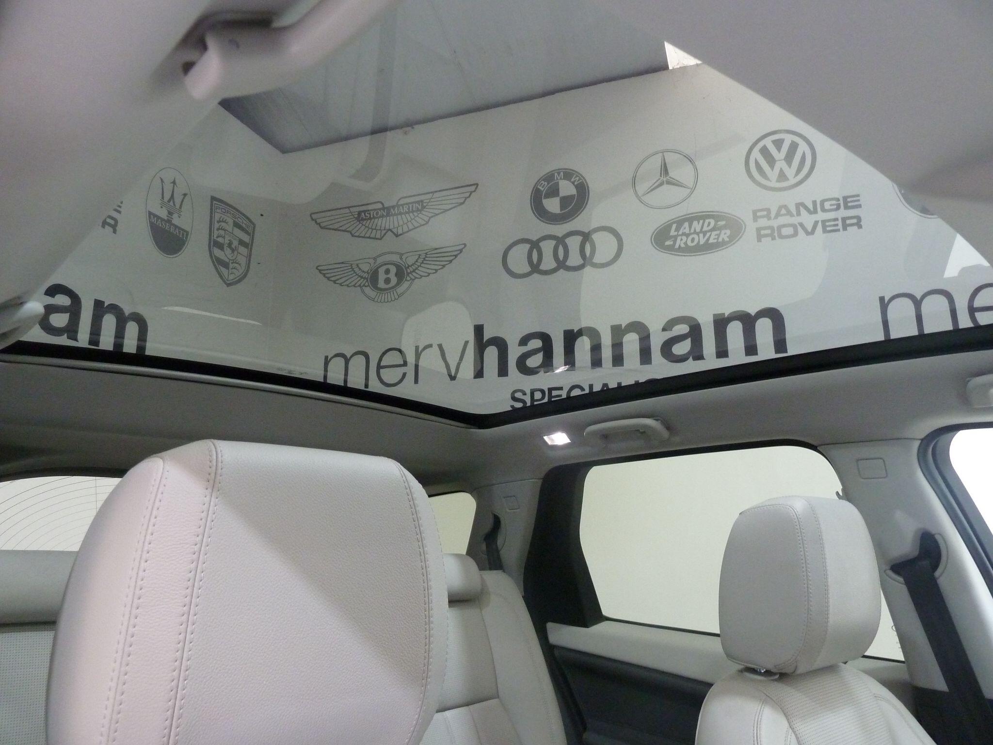 Land Rover Discovery Sport 2.0 TD4 HSE Black   <br/><br/>BLACK EXTERIOR PACK + PAN ROOF