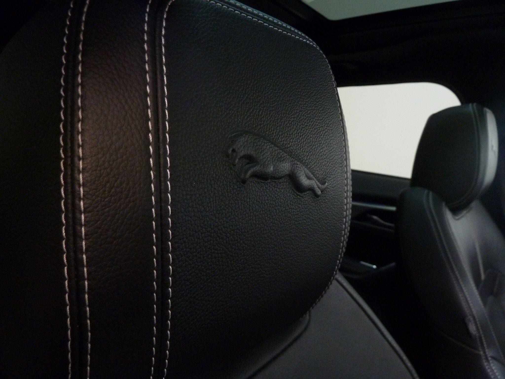 Jaguar F-PACE 2.0 D200  R-Dynamic SAWD   <br/><br/>BLACK EXTERIOR PACK + PAN ROOF