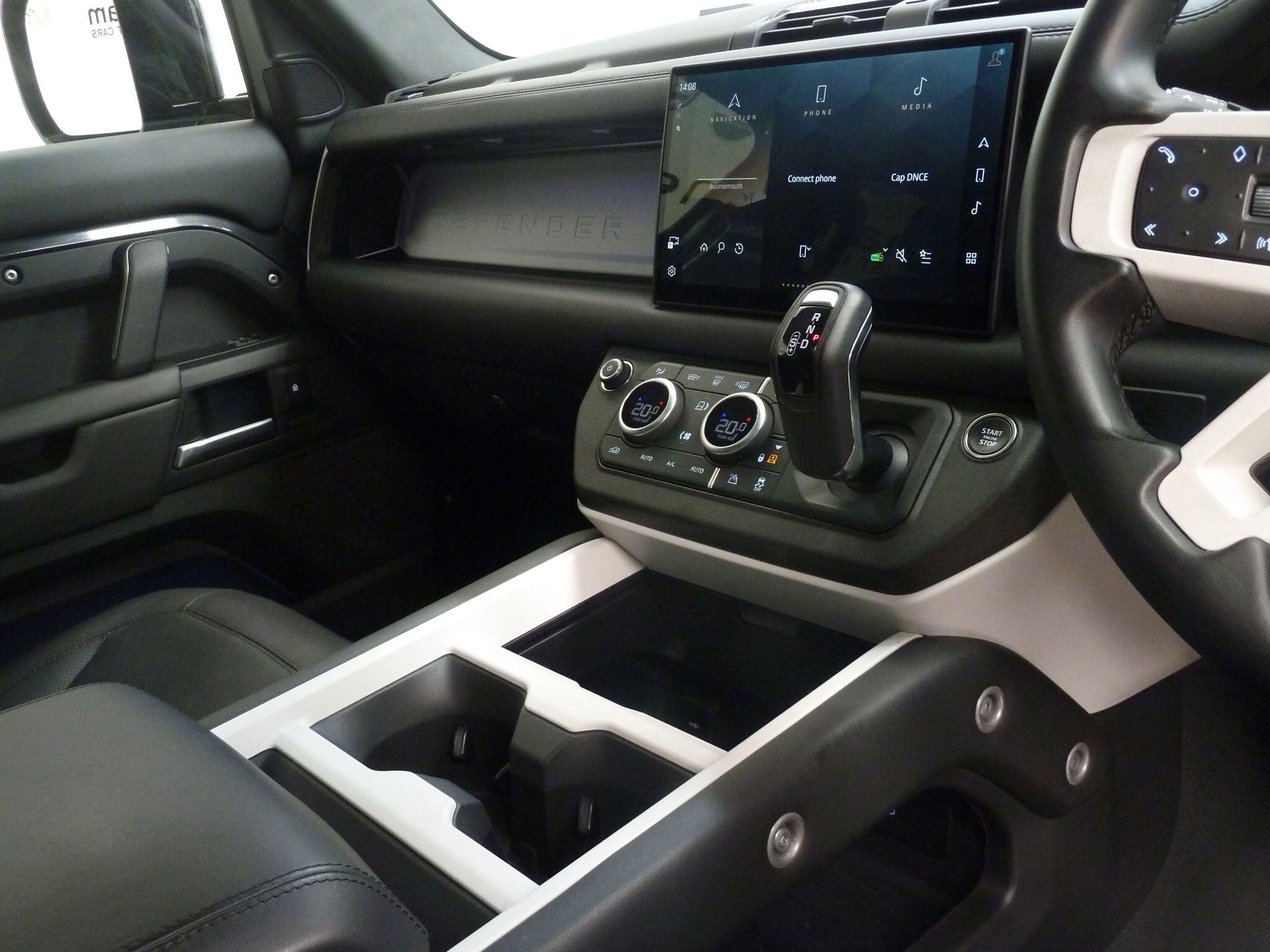 Land Rover Defender 110 3.0 D250  X-Dynamic SE   <br/><br/>HAWKE BLACK EDITION 110