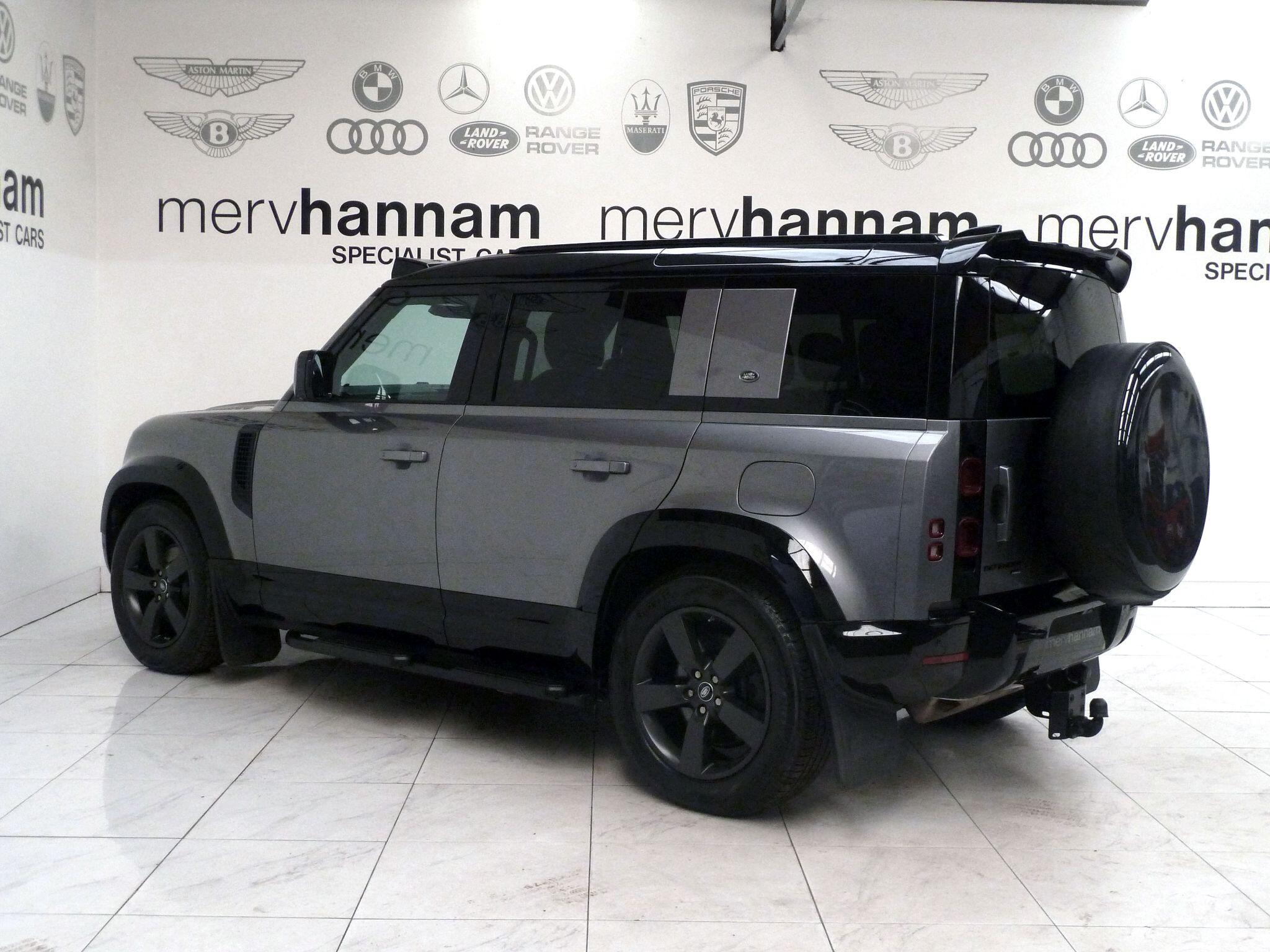 Land Rover Defender 110 2.0 P400e 15.4kWh X-Dynamic S   <br/><br/>ROOF LIGHTS + STEPS + 6 SEATS
