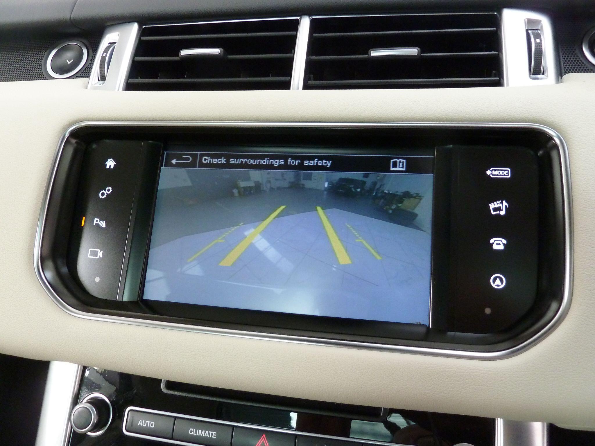 Land Rover Range Rover Sport 3.0 SD V6 HSE   <br/><br/>AUTOBIOGRAPHY DESIGN PACK