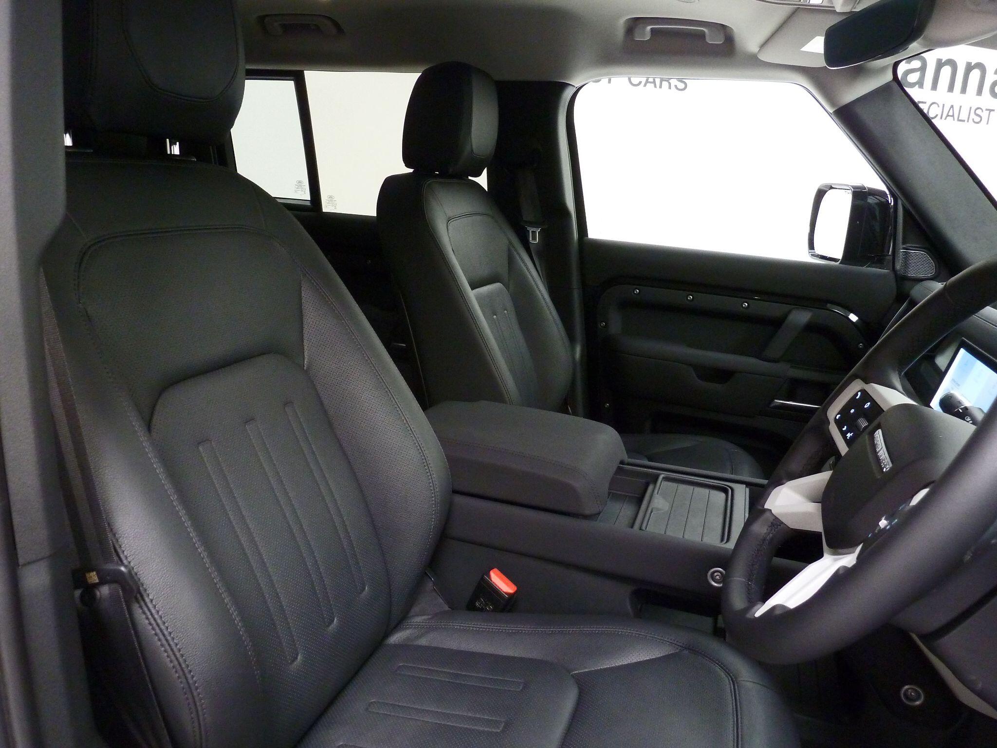 Land Rover Defender 90 3.0 P400  XS Edition   <br/><br/>HAWKE BLACK EDITION 90