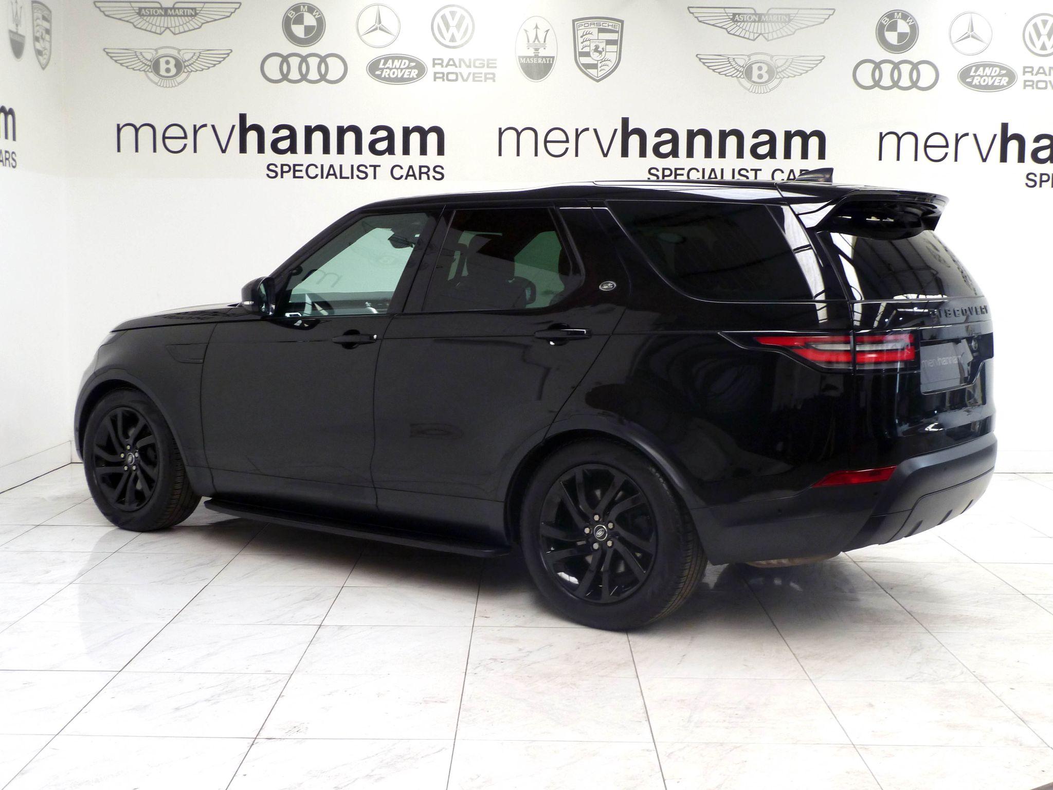 Land Rover Discovery 3.0 SD V6 HSE   <br/><br/>PAN ROOF + BLACK PACK + STEPS