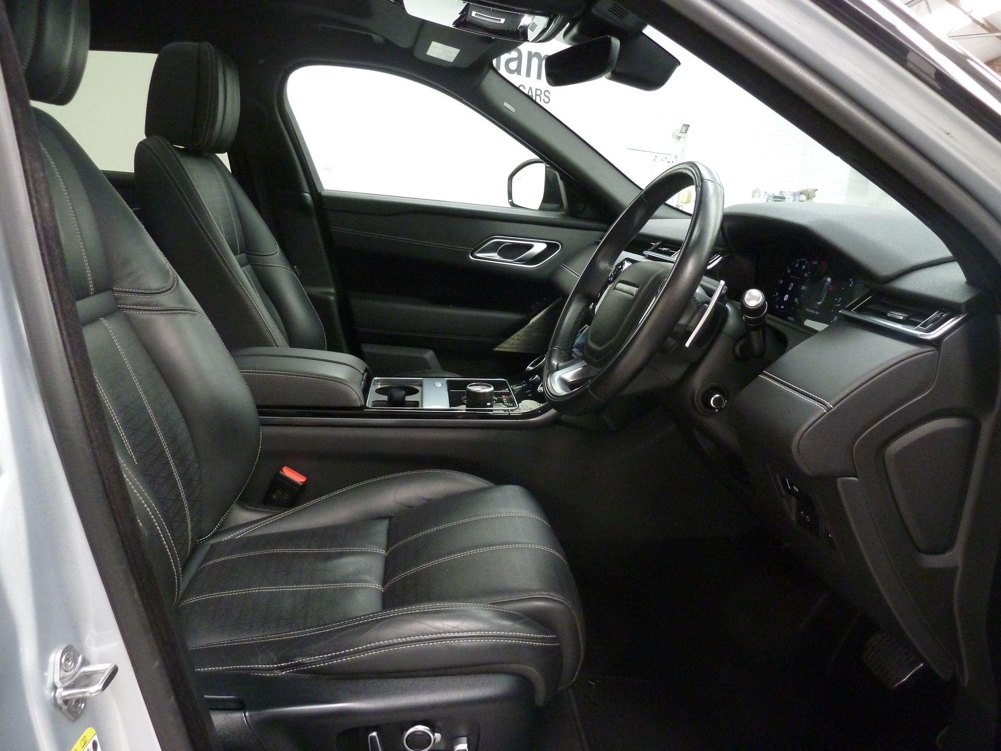 Land Rover Range Rover Velar 2.0 D240 R-Dynamic HSE   <br/><br/>PAN ROOF + BLACK DESIGN PACK