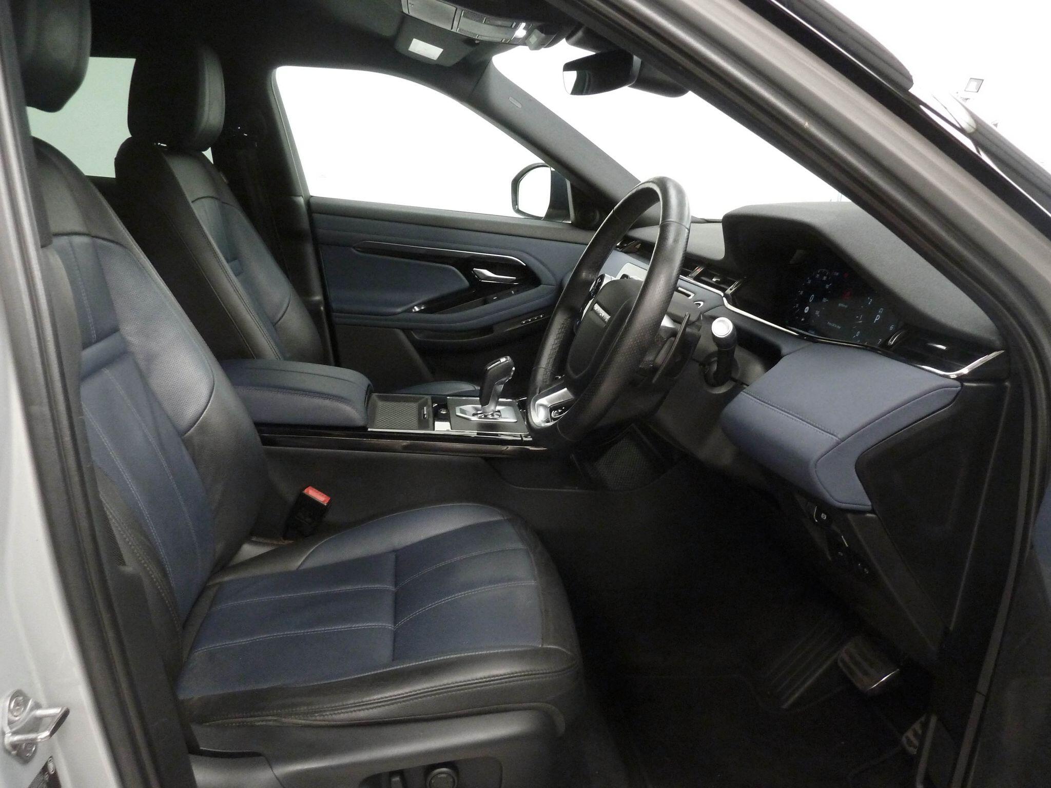 Land Rover Range Rover Evoque 2.0 P200  R-Dynamic SE   <br/><br/>HEATED WHEEL + REVERSE  CAMERA