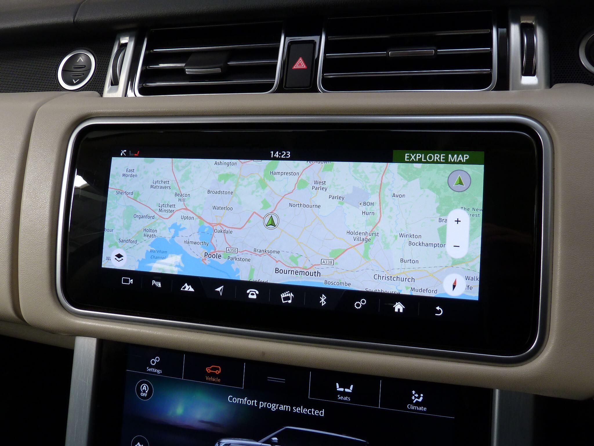 Land Rover Range Rover 3.0 P400  Vogue   <br/><br/>PAN ROOF + BLACK PACK + TV