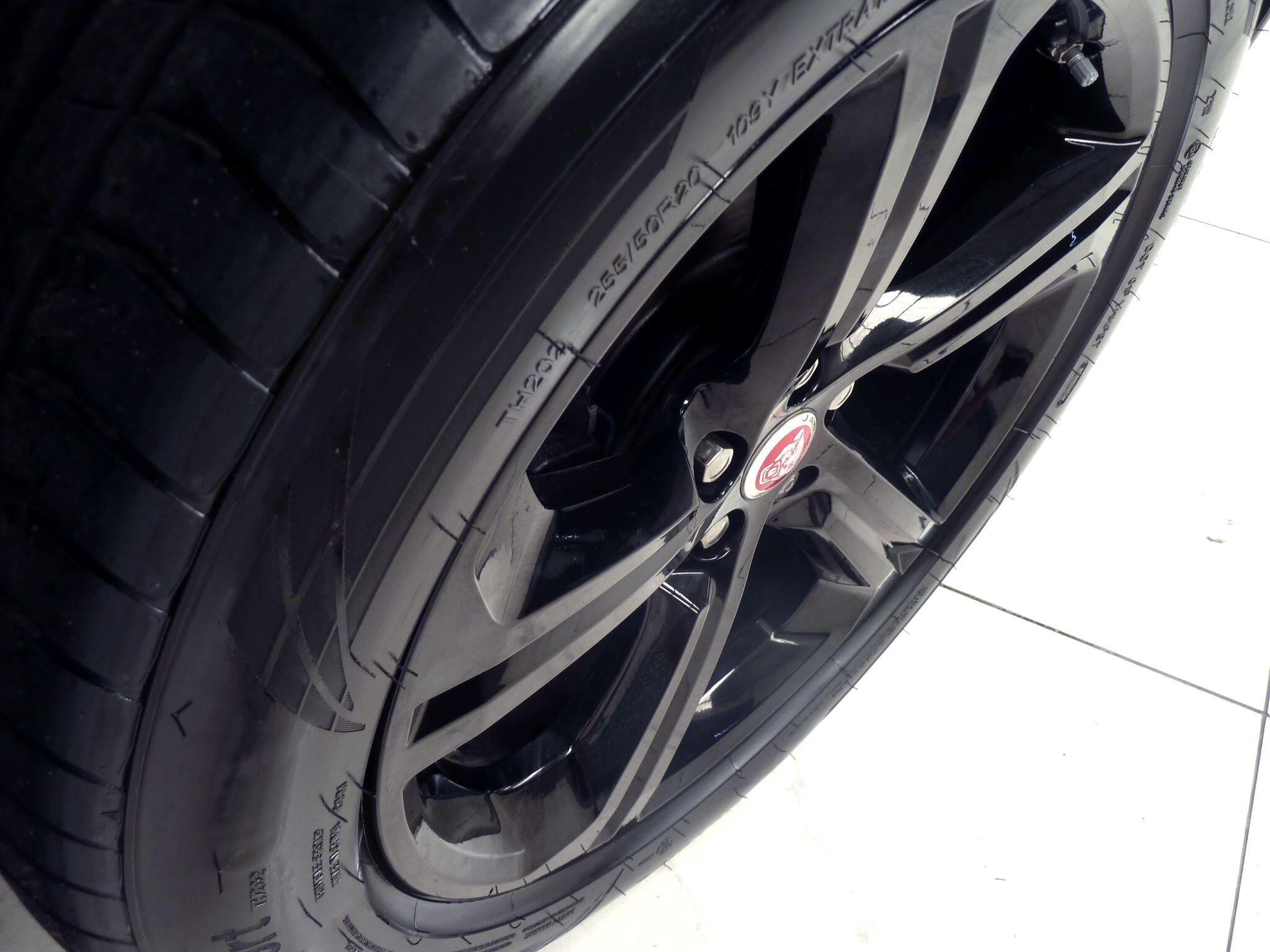 Jaguar F-PACE 2.0 D180 Chequered FlagAWD   <br/><br/>PAN ROOF + BLACK DESIGN PACK