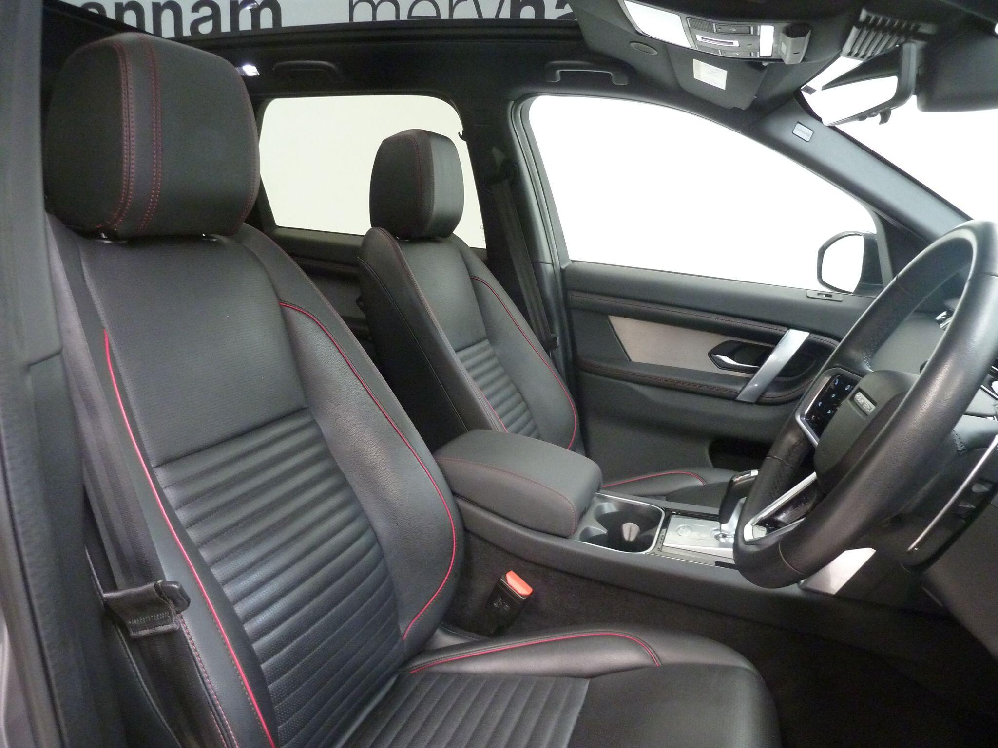 Land Rover Discovery Sport 1.5 P300e 12.2kWh Urban Edition   <br/><br/>PAN ROOF + BLACK PACK