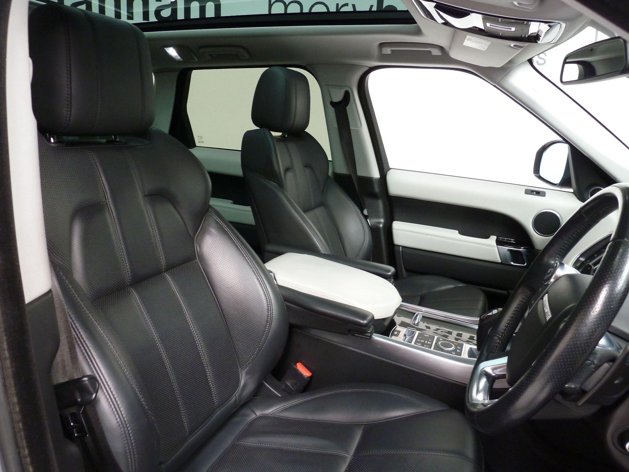 Land Rover Range Rover Sport 3.0 SD V6 HSE   <br/><br/>PAN ROOF + AUTOBIOGRAPHY PACK