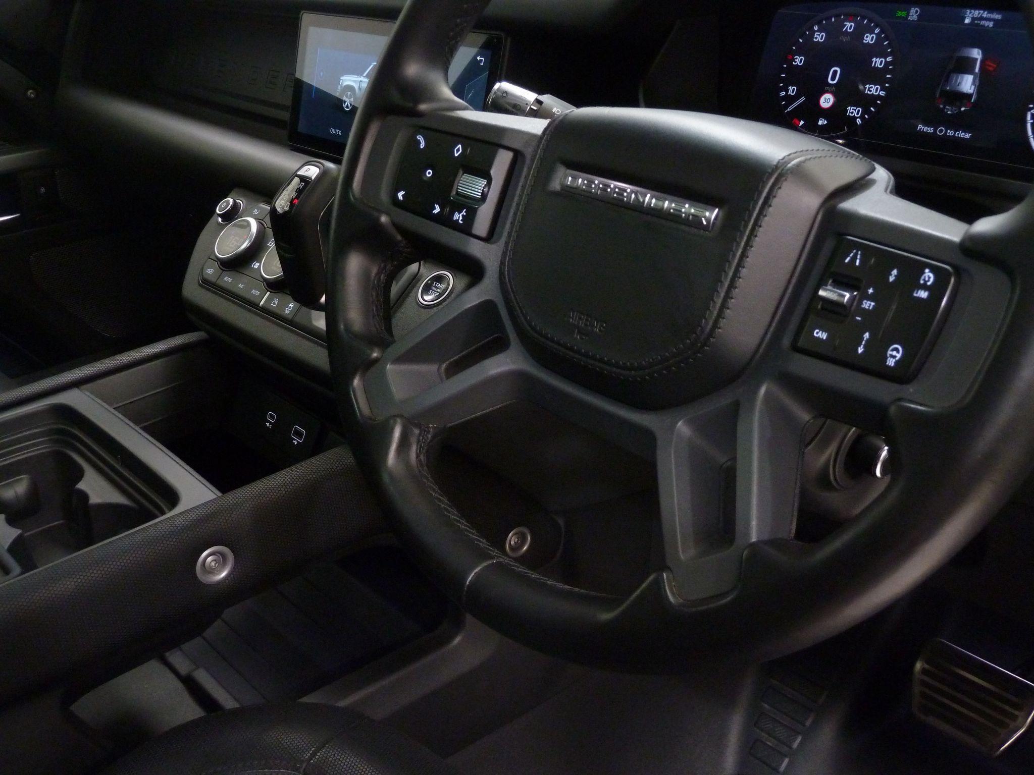 Land Rover Defender 110 3.0 D250  X-Dynamic HSE   <br/><br/>HAWKE BLACK EDITION